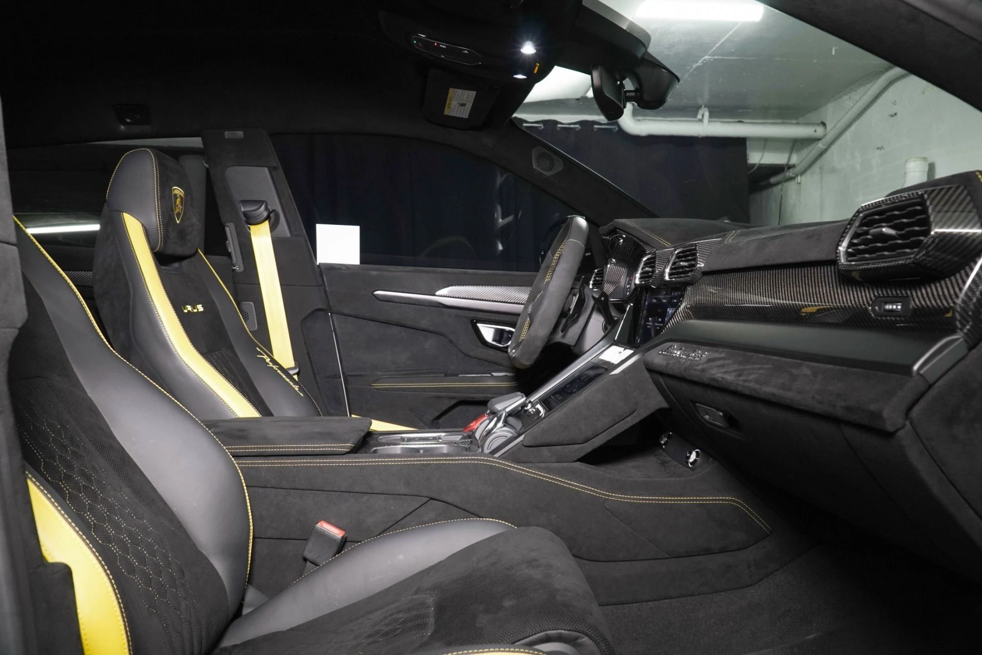mph011_3657008566_Used_2023_Lamborghini_Urus_Performante_1789368095_deb9773f04