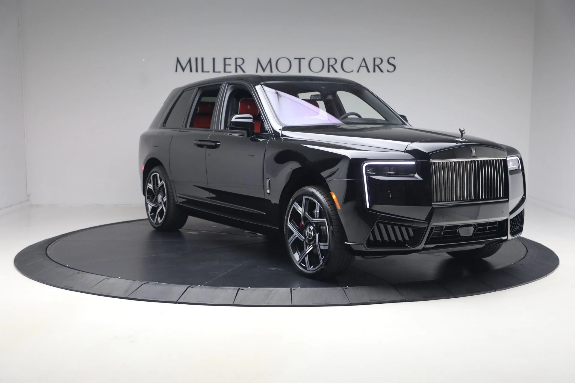 mph011_3660313929_New_2027_Rolls_Royce_Black_Badge_Cullinan_7d15e718ba