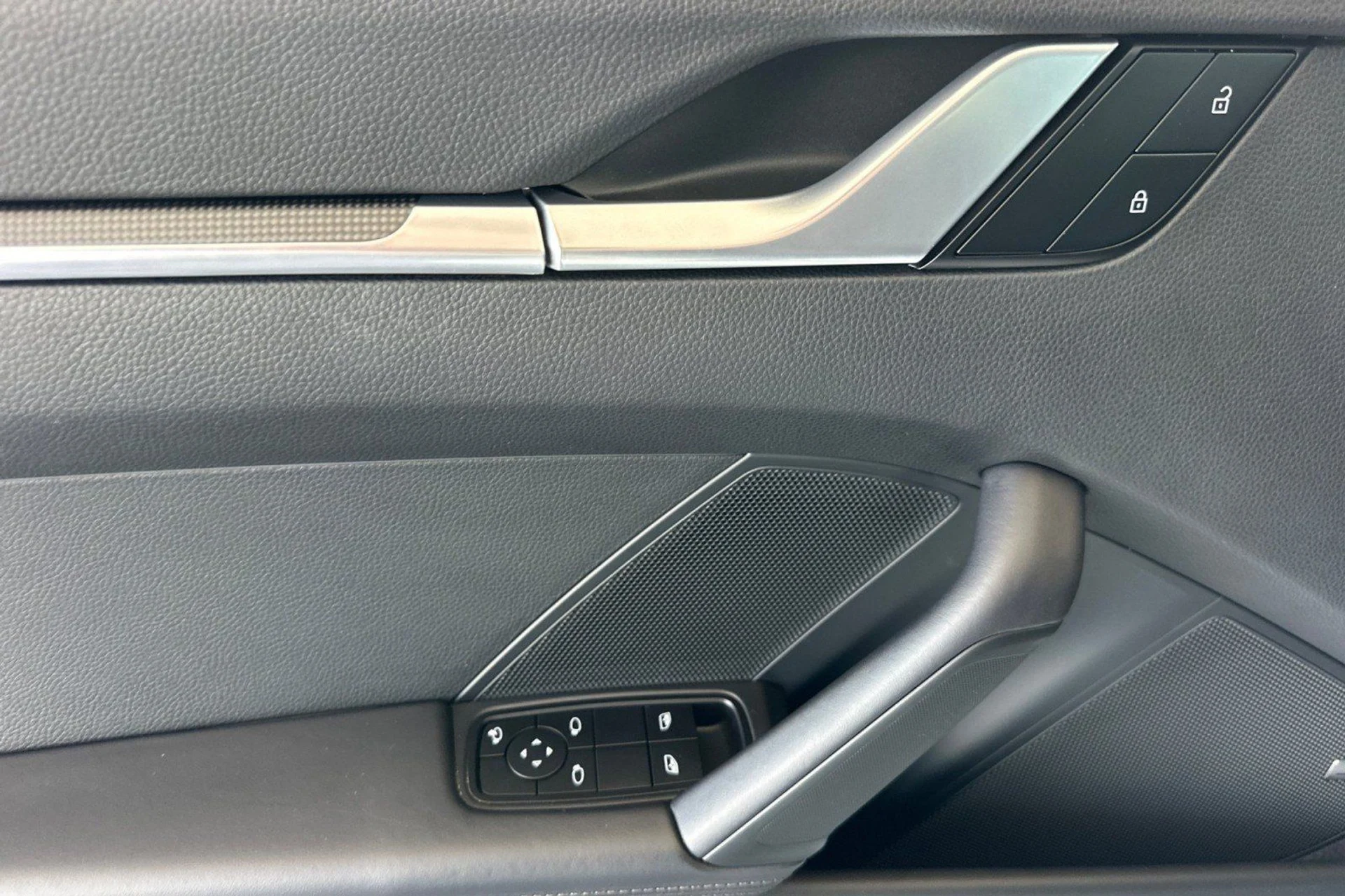 mph011_3683493962_126aa9f8fedcc4c5292f67fb698aba46_351597bb06