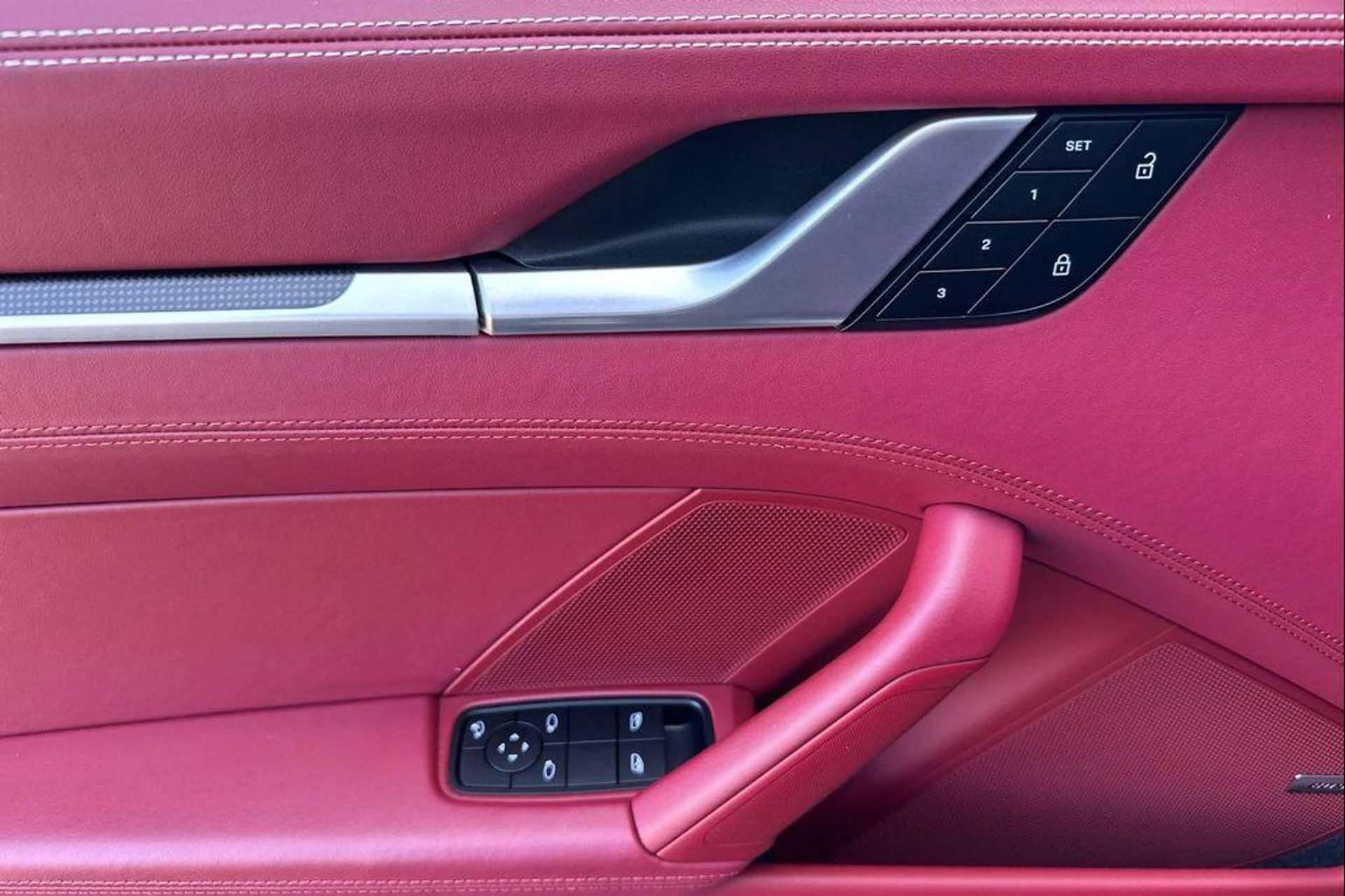 mph011_3684135056_y49b_Wc_Ozzi_E3_MYI_S8_Xd_CUJI_3h_U_f8259dd777