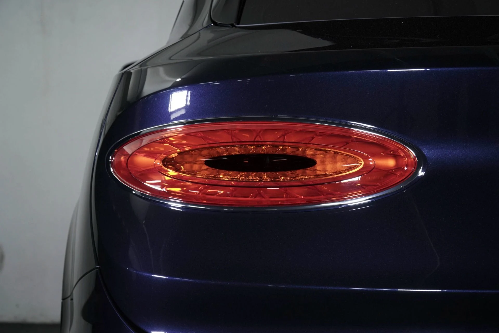 mph011_3685966707_New_2025_Bentley_Bentayga_Azure_1765905550_0d03496502