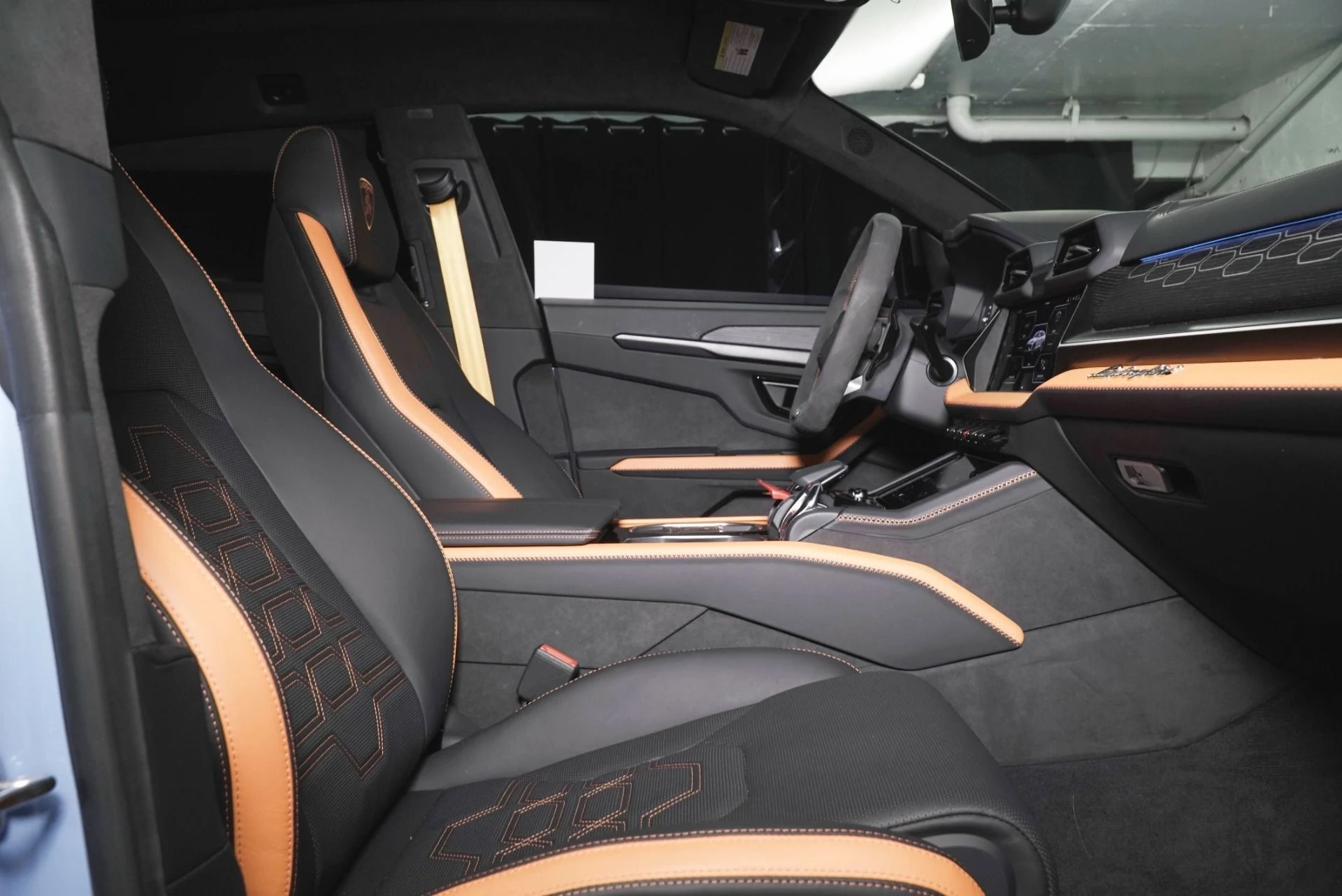 mph011_3693693450_Used_2025_Lamborghini_Urus_SE_1781248569_2efcaa167b