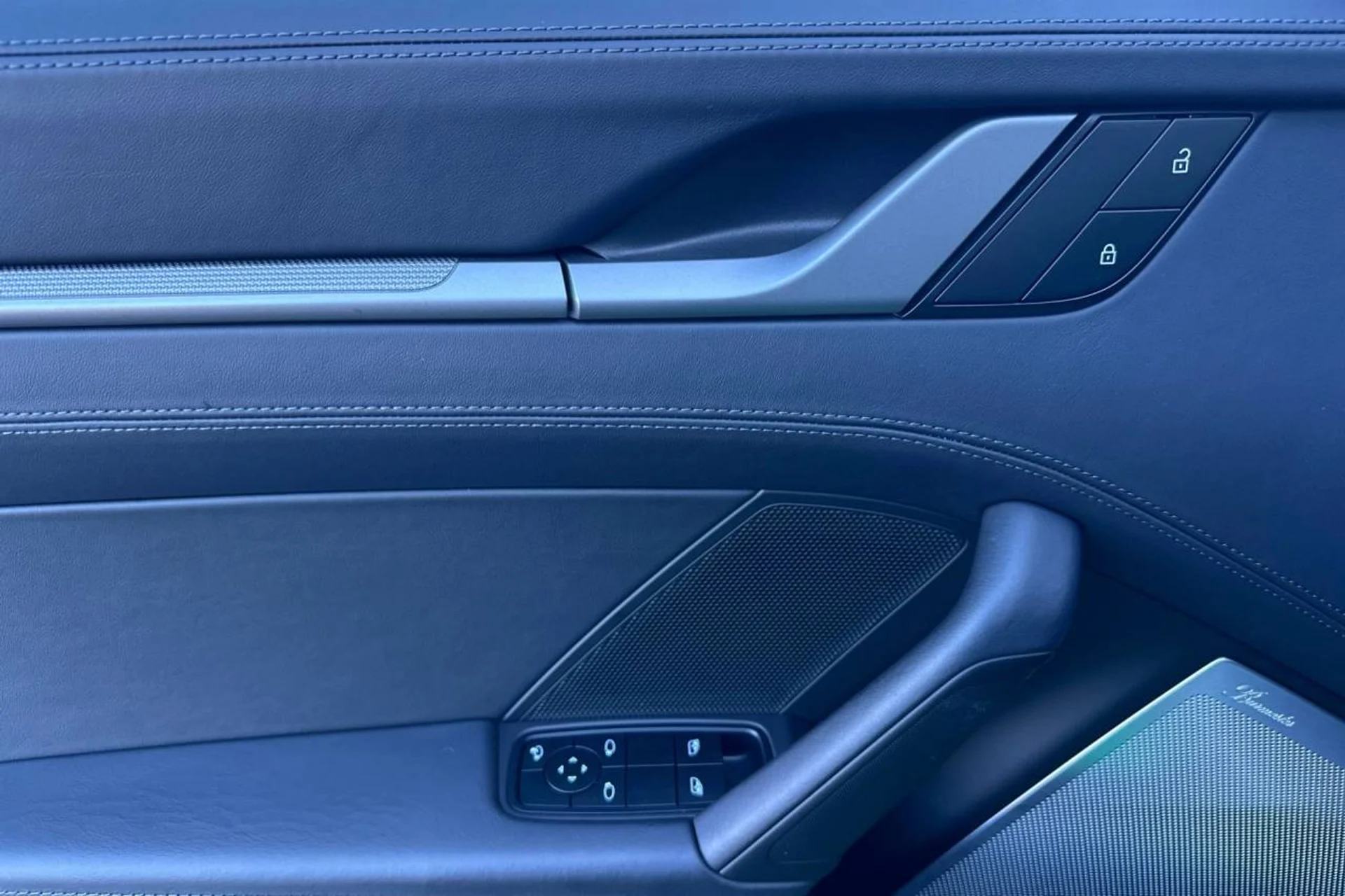 mph011_371245880_1280_9efda61bb5