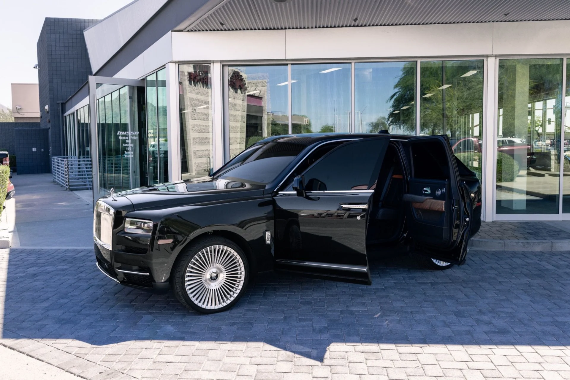 mph011_3721251991_Used_2021_Rolls_Royce_Cullinan_1774297263_cf8775c811