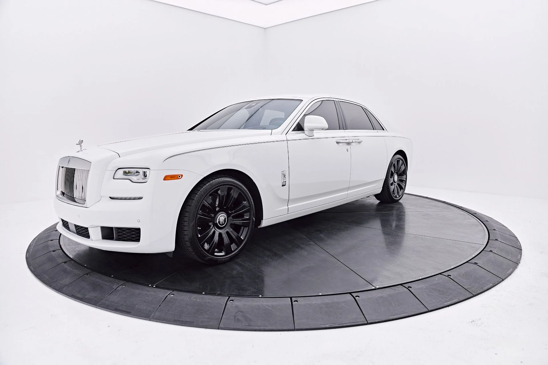 mph011_3723356422_Used_2018_Rolls_Royce_Ghost_Base_1787073498_f84c88612b