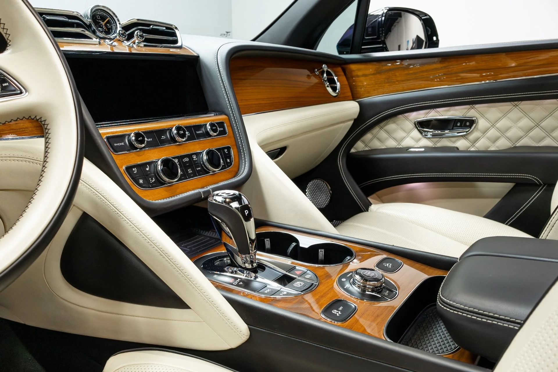 mph011_3725823751_Used_2021_Bentley_Bentayga_V8_First_Edition_1776782316_4d0d39109b