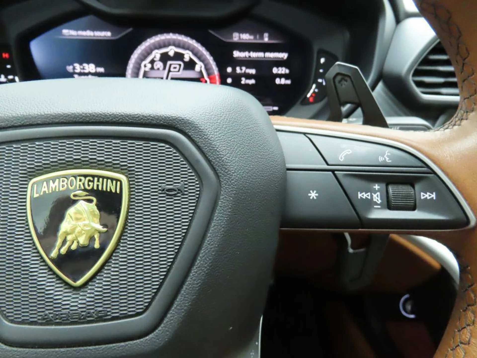 mph011_372841525_used_2019_lamborghini_urus_awd_8119_22960416_12_1024_ba73220d1a