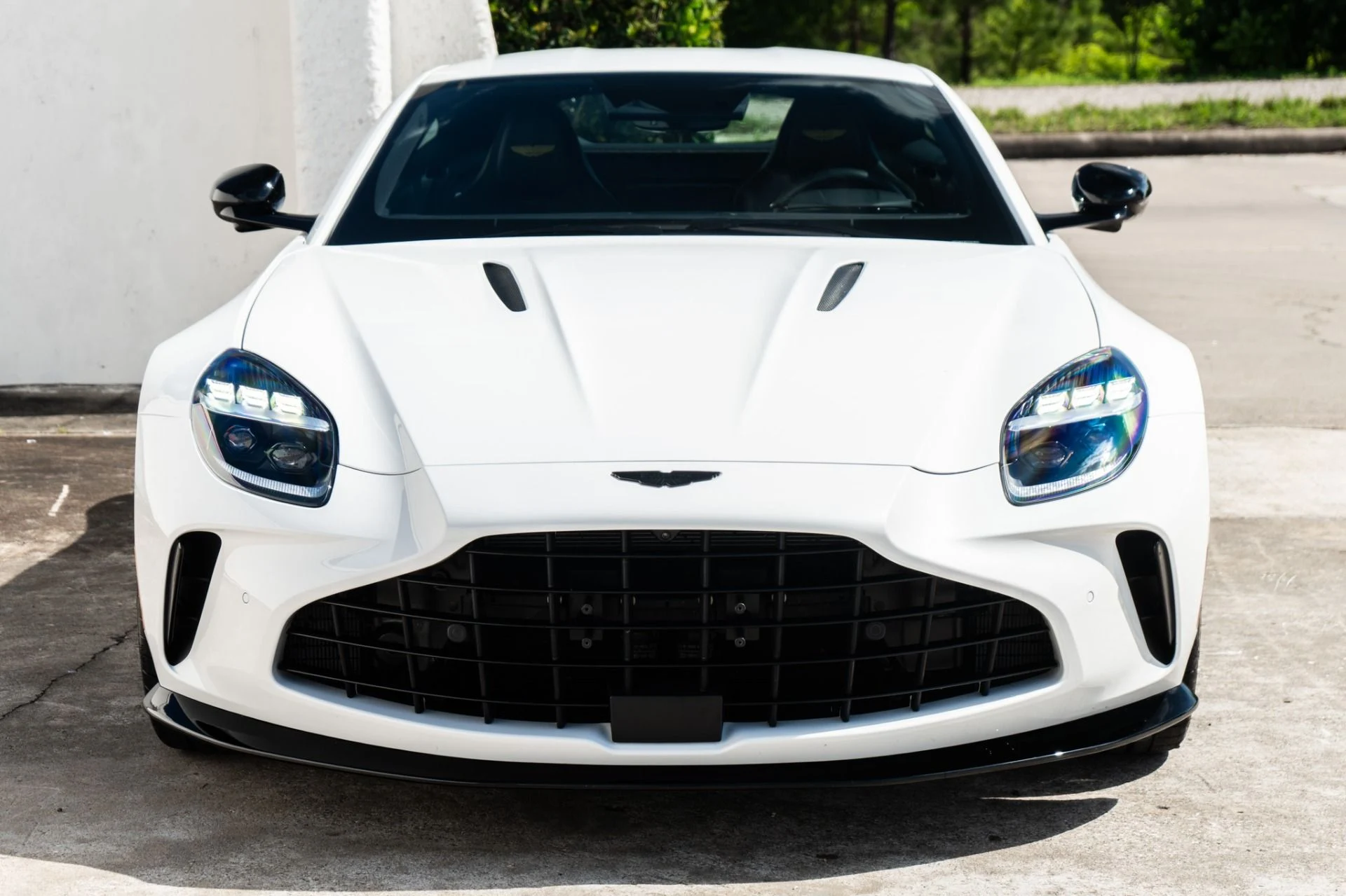 mph011_3729762101_Used_2025_Aston_Martin_Vantage_1778624403_dac6b21b65