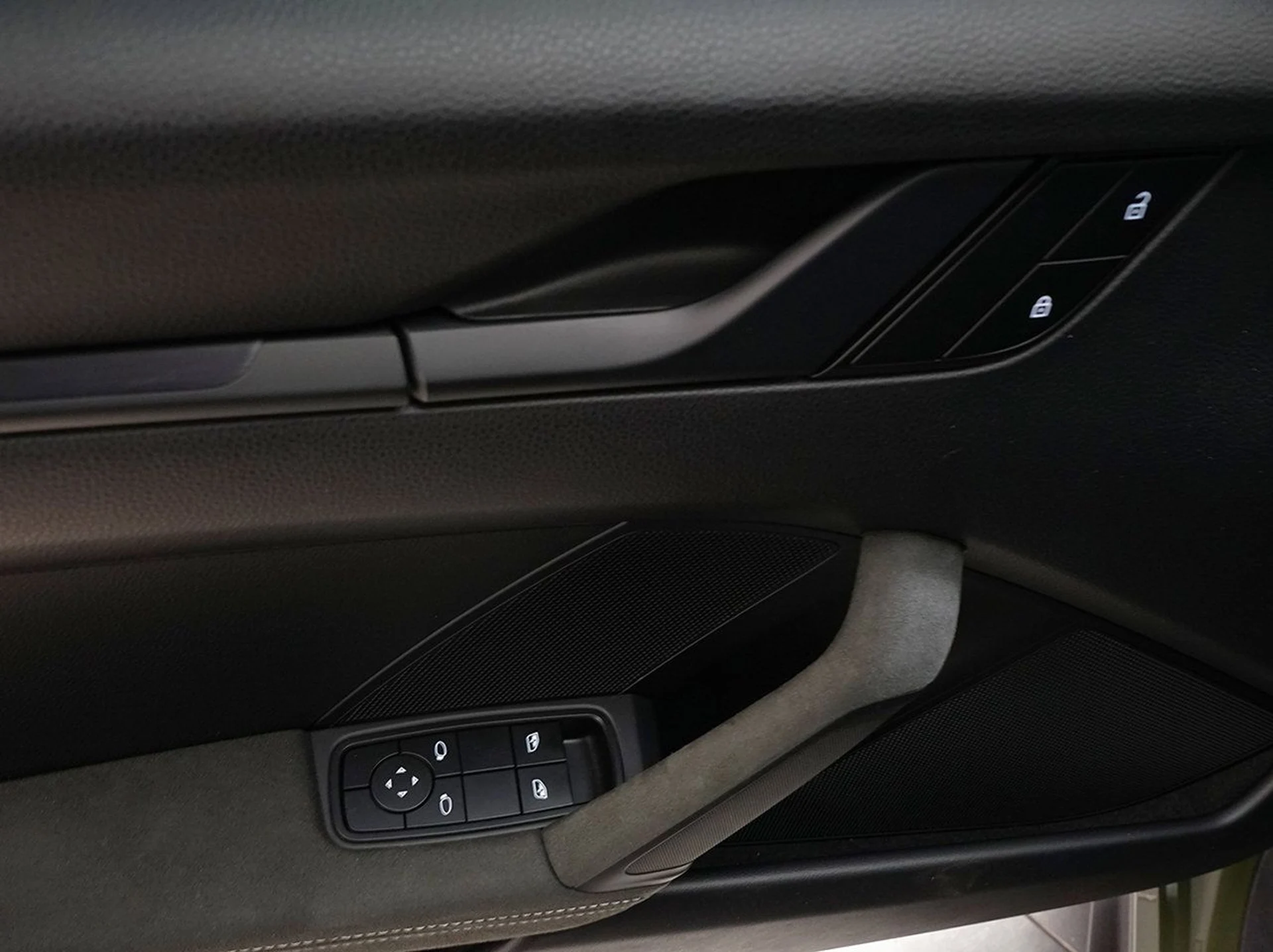 mph011_3738971443_333e99e4bcbc2b47376dd78e9e12fdef_2642b36162