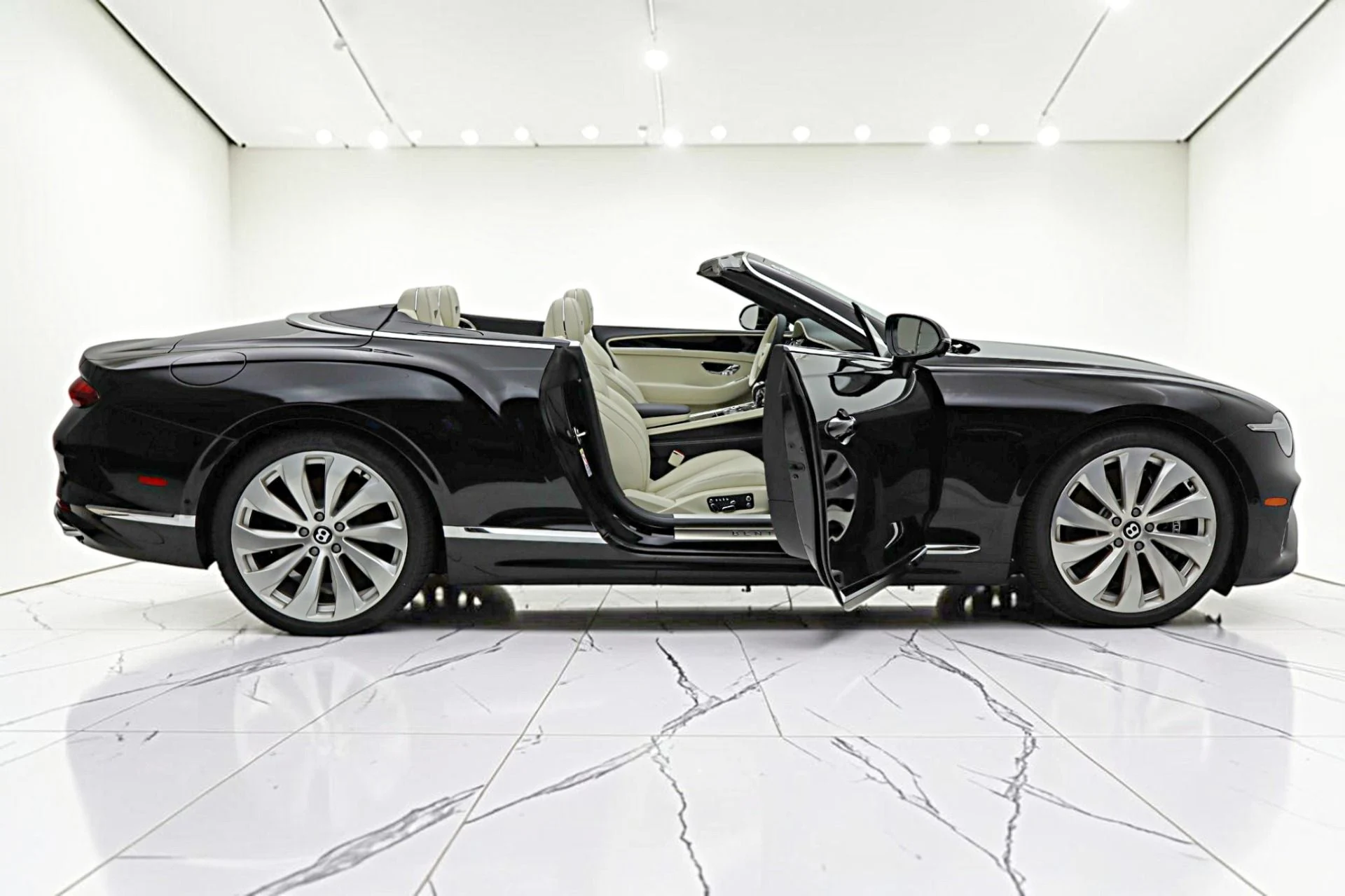 mph011_37423131_New_2026_Bentley_Continental_GTC_814436dfe7