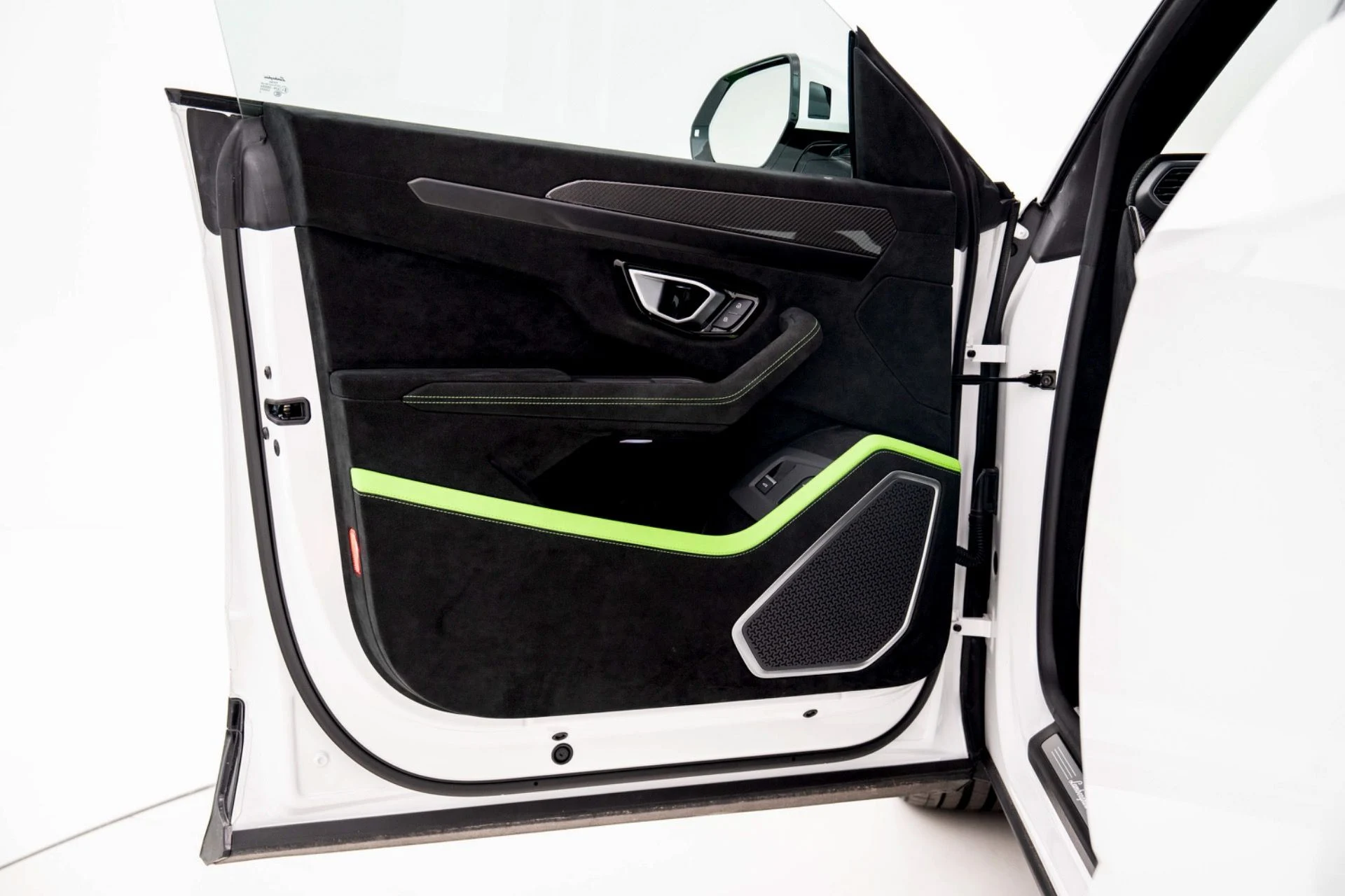 mph011_3743503511_Used_2024_Lamborghini_Urus_Performante_1775674450_1068fed3ed