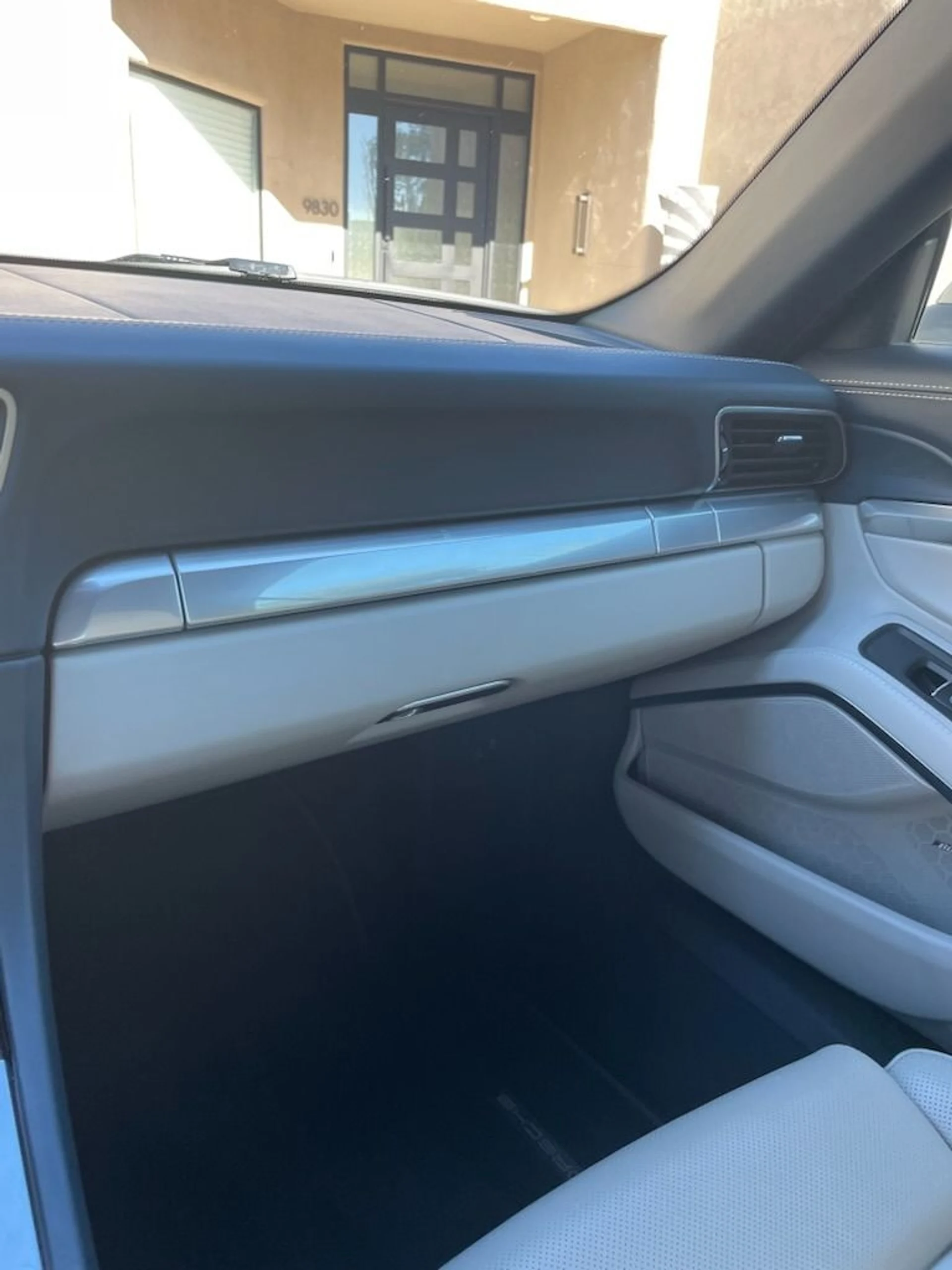 mph011_3746472652_Used_2018_Porsche_911_Carrera_1762903792_d16f9c09b7