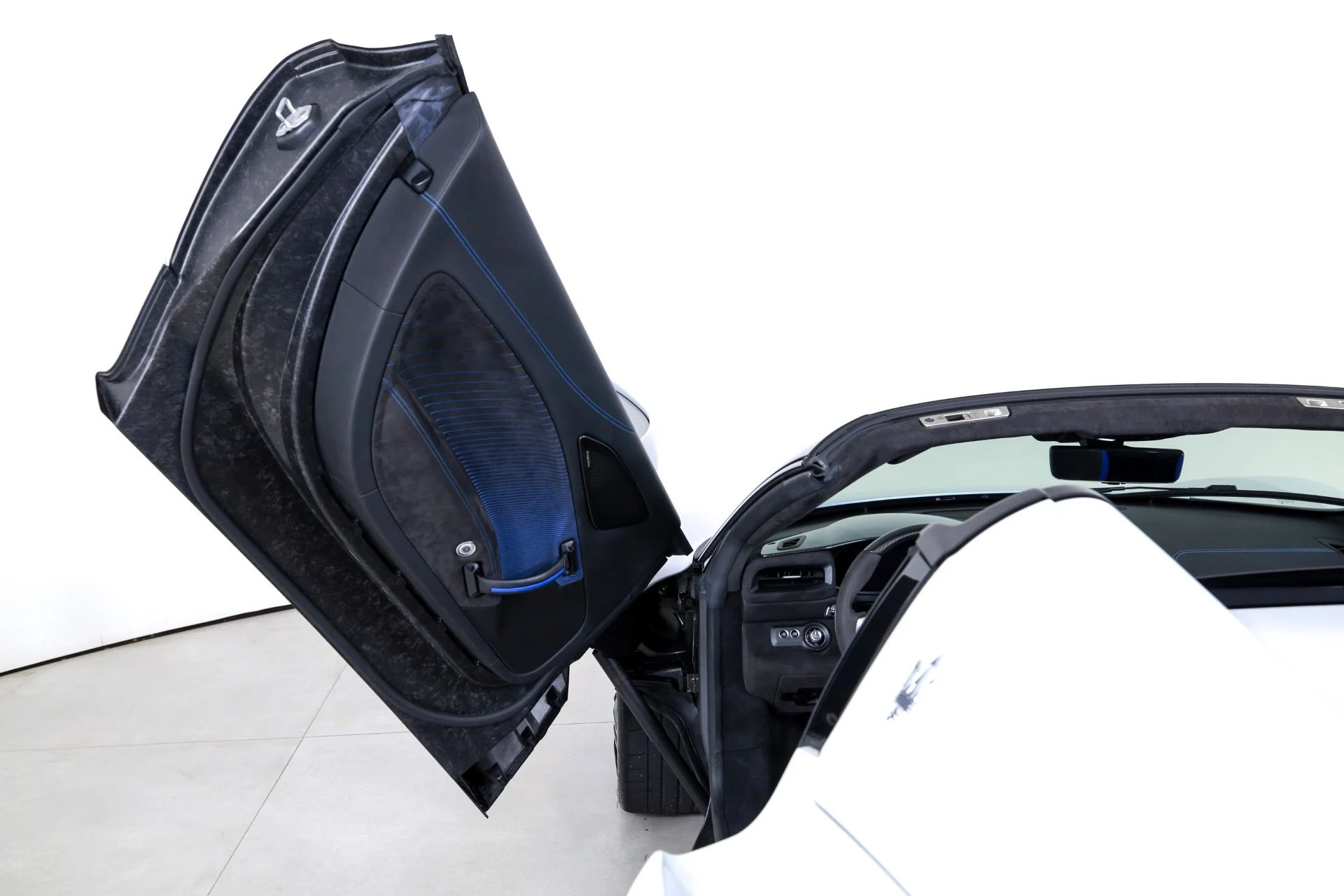mph011_374702392_Used_2023_Maserati_MC_20_Cielo_1761055156_702c2527c7