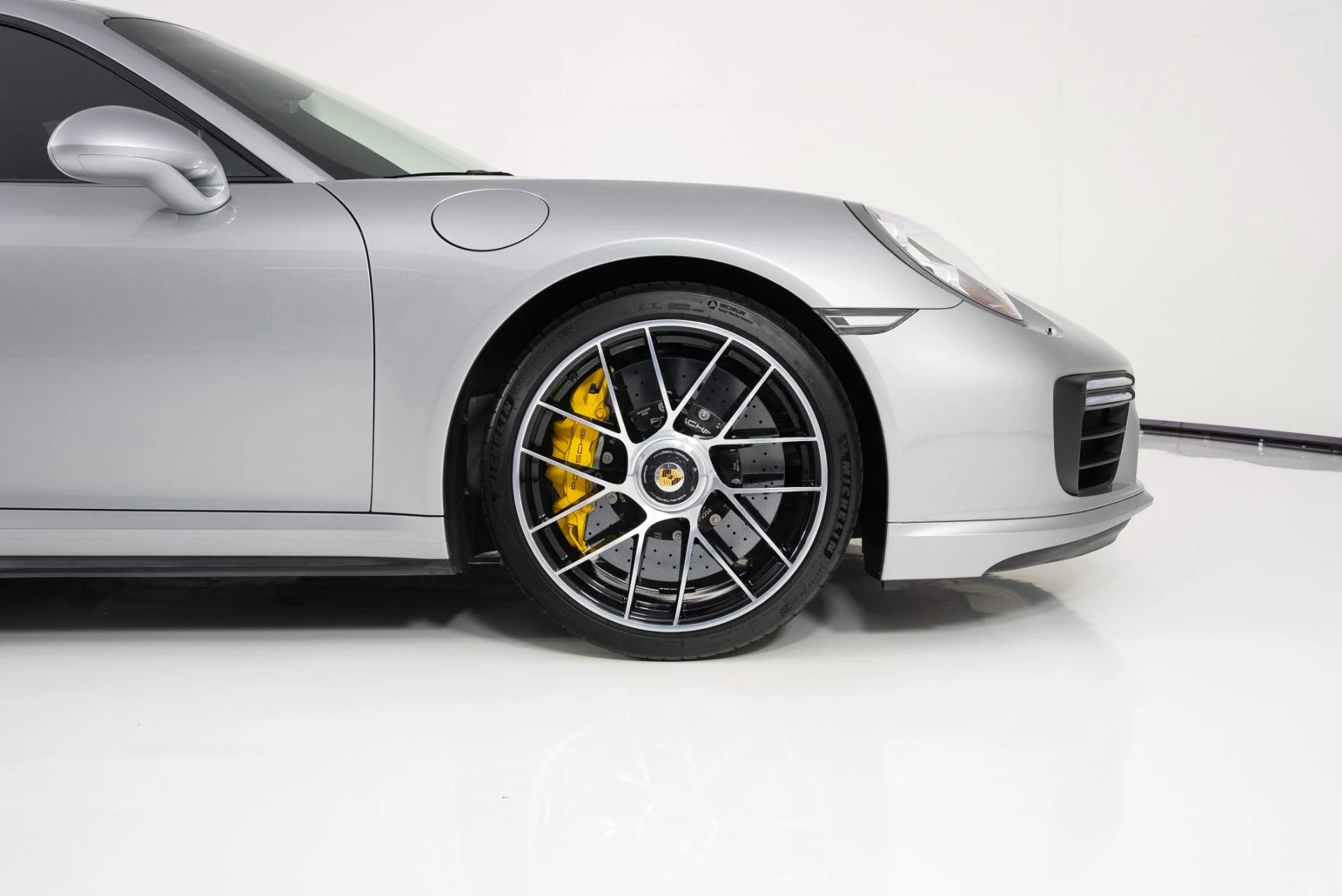 mph011_3748989871_Used_2017_Porsche_911_Turbo_S_1757541070_696d3c436e