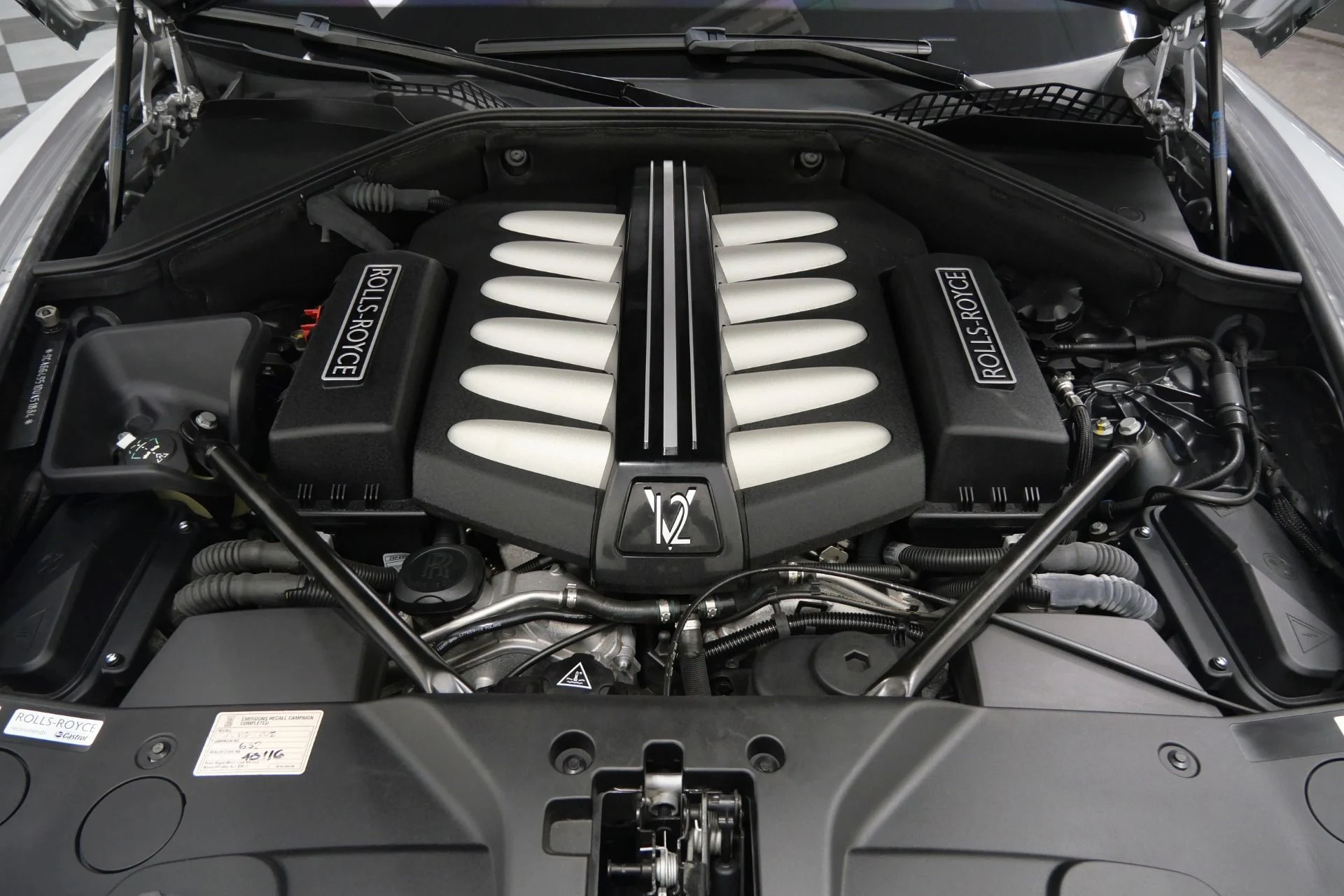 mph011_3749557565_Used_2013_Rolls_Royce_Ghost_Rear_Seat_Entertainment_Picnic_Tables_V12_Power_1766770439_1e277b2ebd