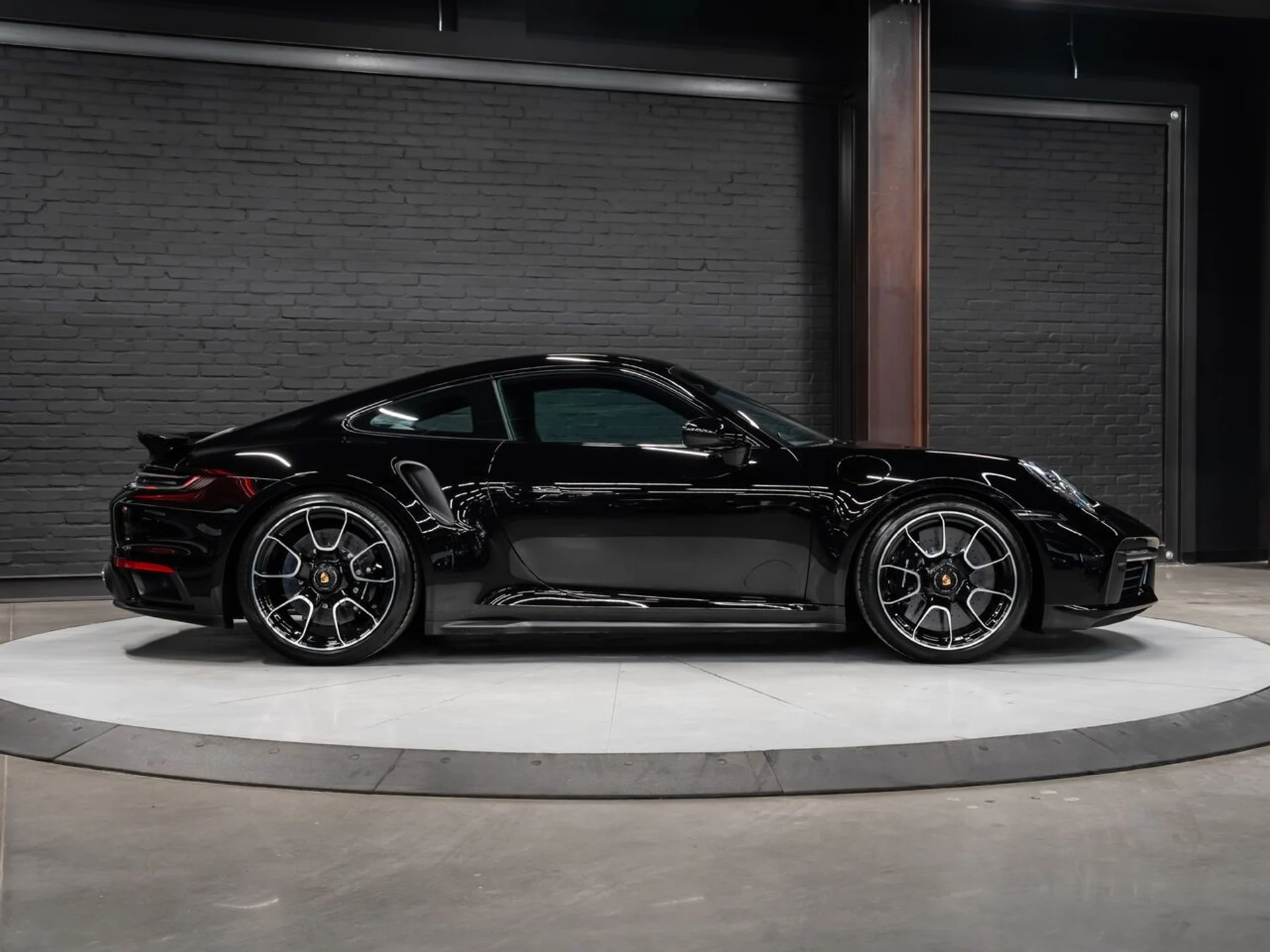 mph011_3749658966_porsche_911_2022_023c4d7a2f