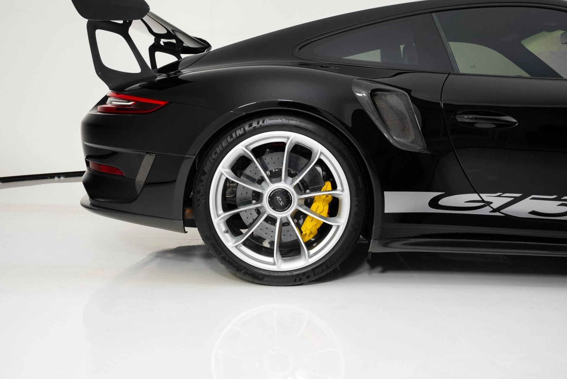 mph011_3750786409_Used_2019_Porsche_911_GT_3_RS_1753749473_60d7e3e2ad
