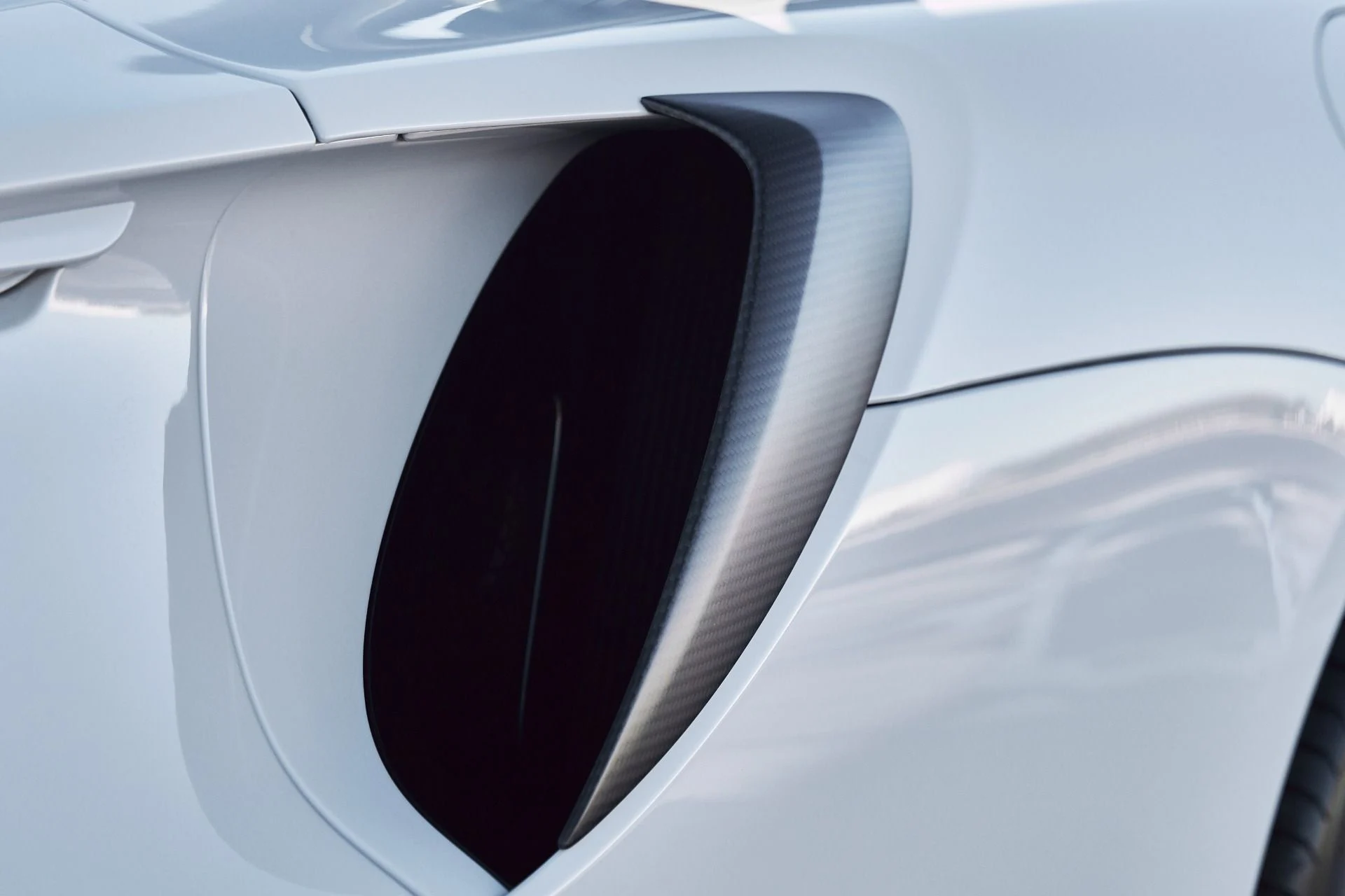 mph011_3753658435_Used_2023_Mc_Laren_Artura_1773773874_0bd5109a1f