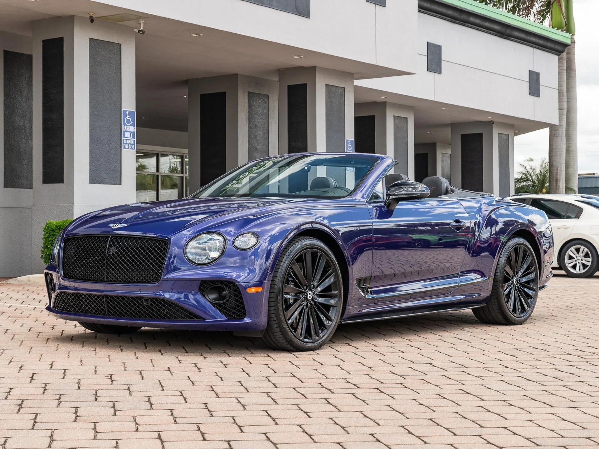 mph011_3763609518_Used_2023_Bentley_Continental_GTC_V8_1779224570_373da355ed