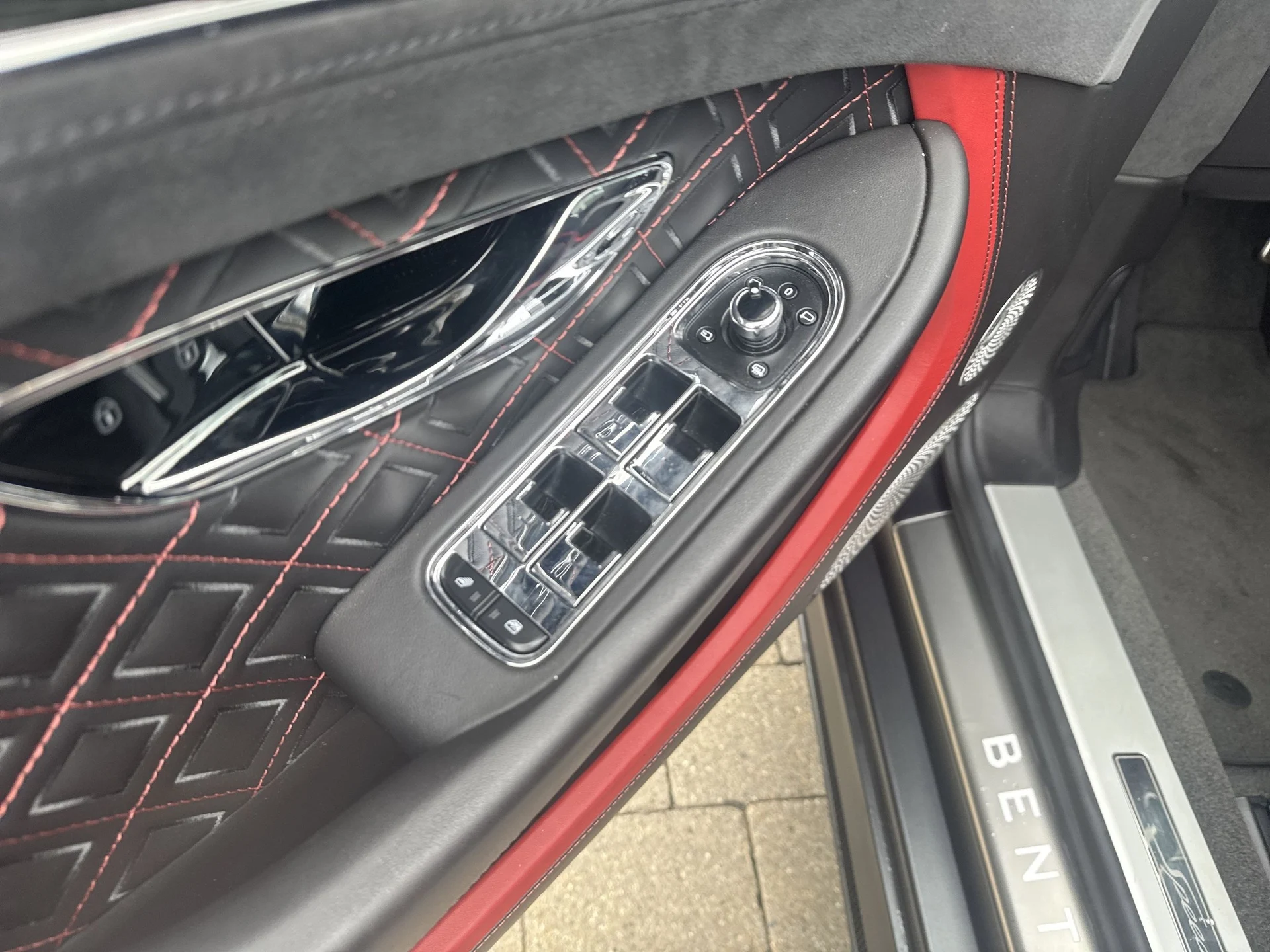 mph011_3764230021_4899bc0ec2c05a08bc8081b64c24b725x_e9d47ed767