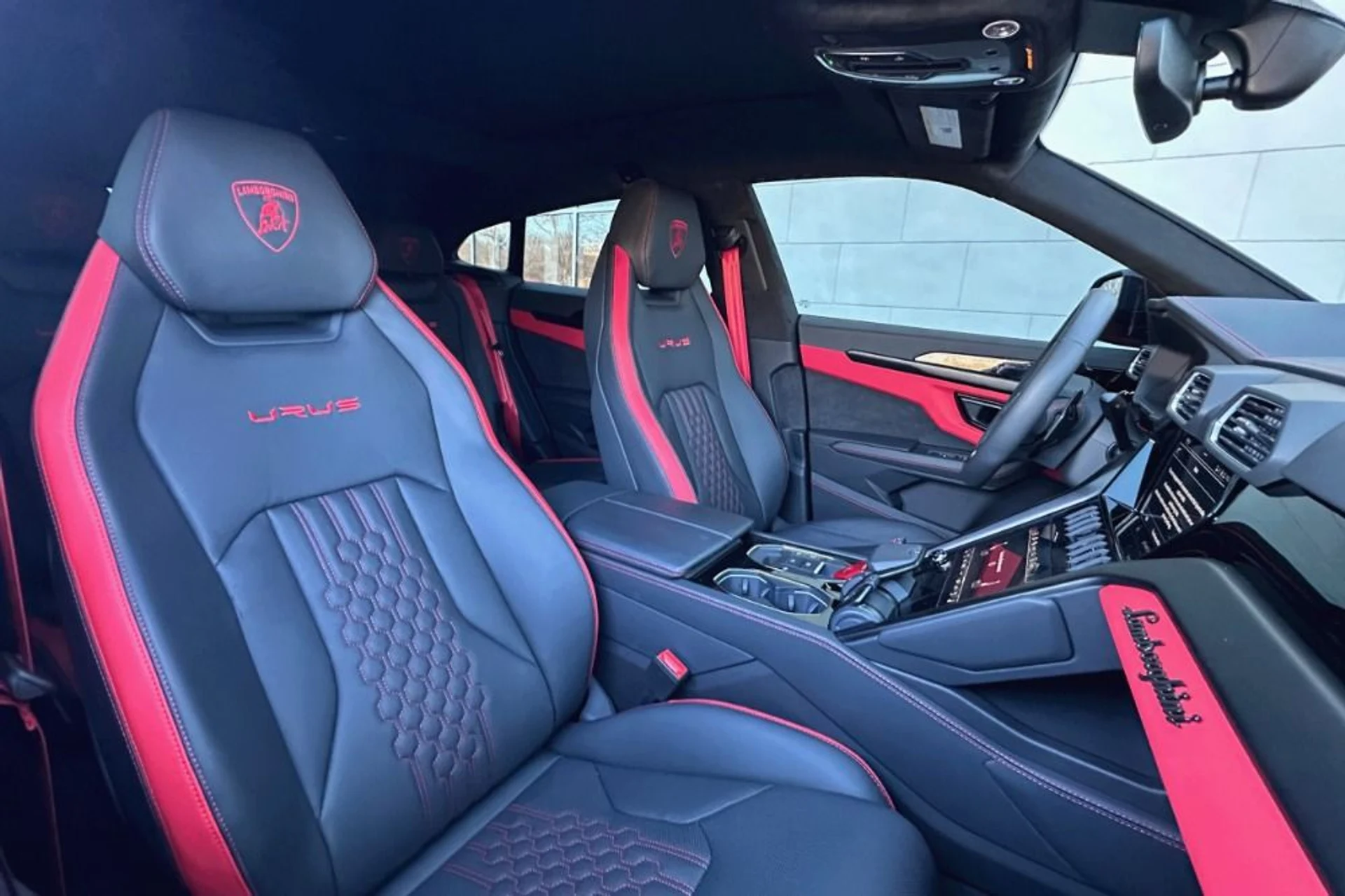 mph011_3778039387_Used_2024_Lamborghini_Urus_S_1766489865_899edd8bb6