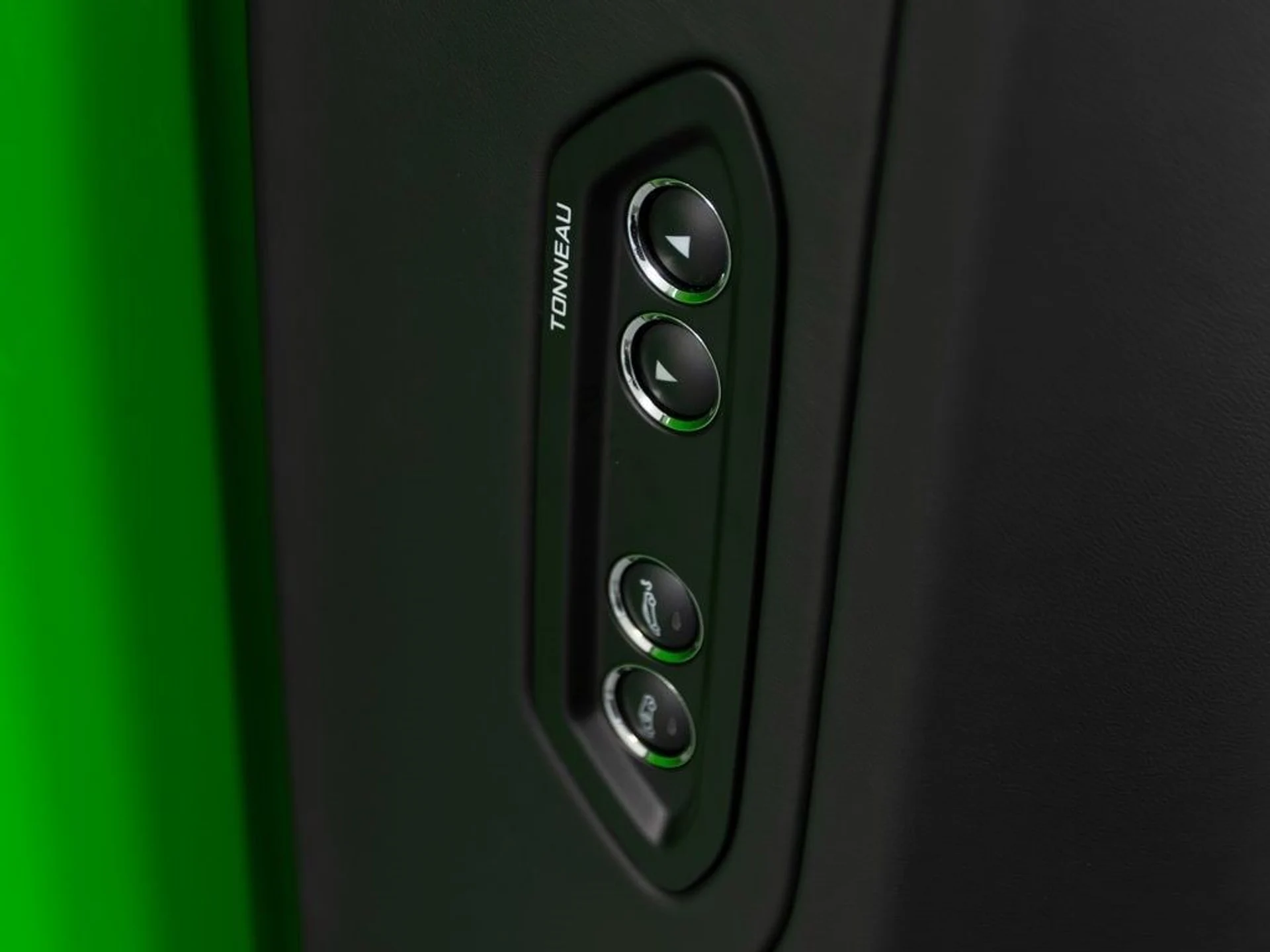 mph011_3778561690_a7e44de3648c0049fa382e963d9815eax_8dd579e0a5