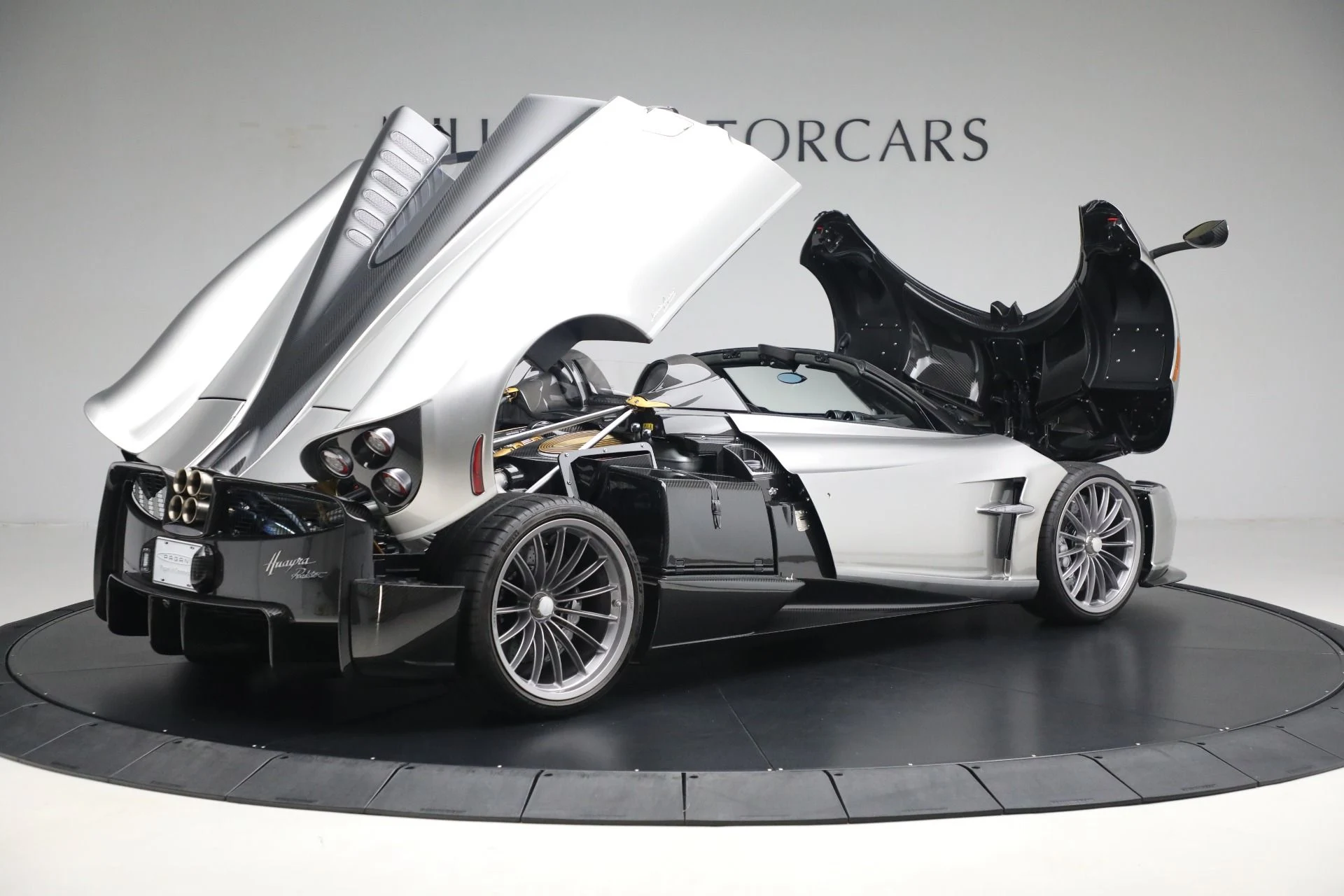 mph011_3781495290_Used_2017_Pagani_Huayra_Roadster_1769208152_bd8f84f38b