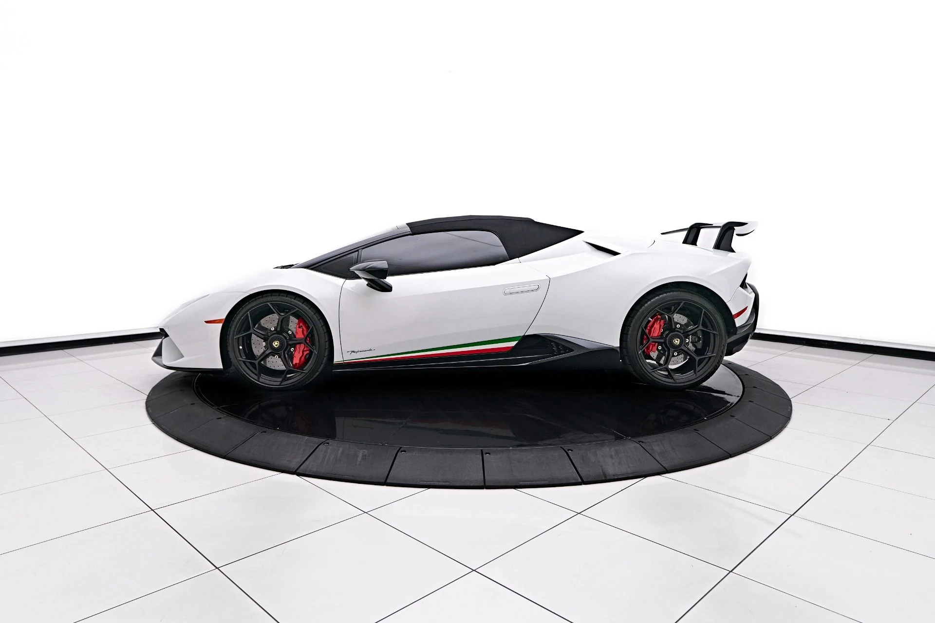 mph011_3785868086_Used_2018_Lamborghini_Huracan_Performante_1754074926_4f24036e0e