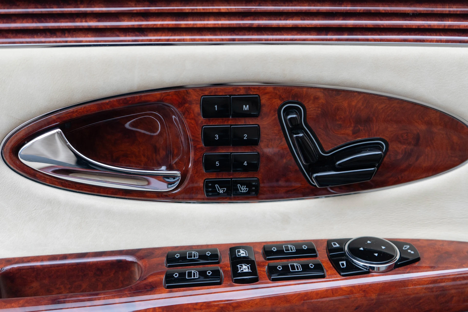 mph011_3790983305_12_04faf98579