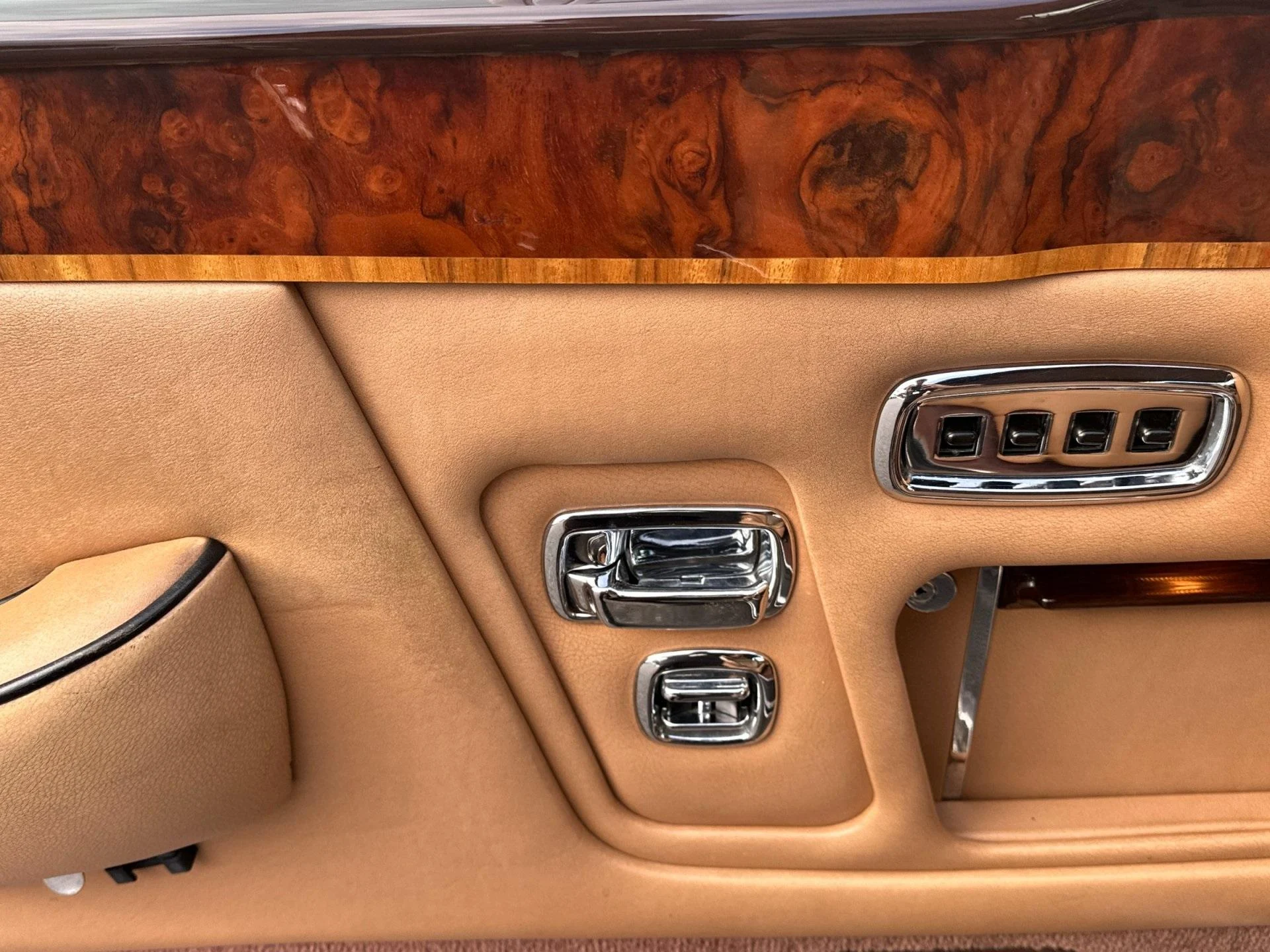 mph011_3805858351_Used_1986_Rolls_Royce_Corniche_1760538248_2c2564aa21