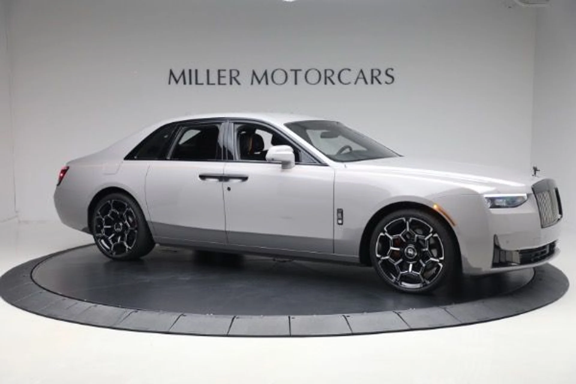 mph011_3813233082_New_2025_Rolls_Royce_Black_Badge_Ghost_4665e0fa97