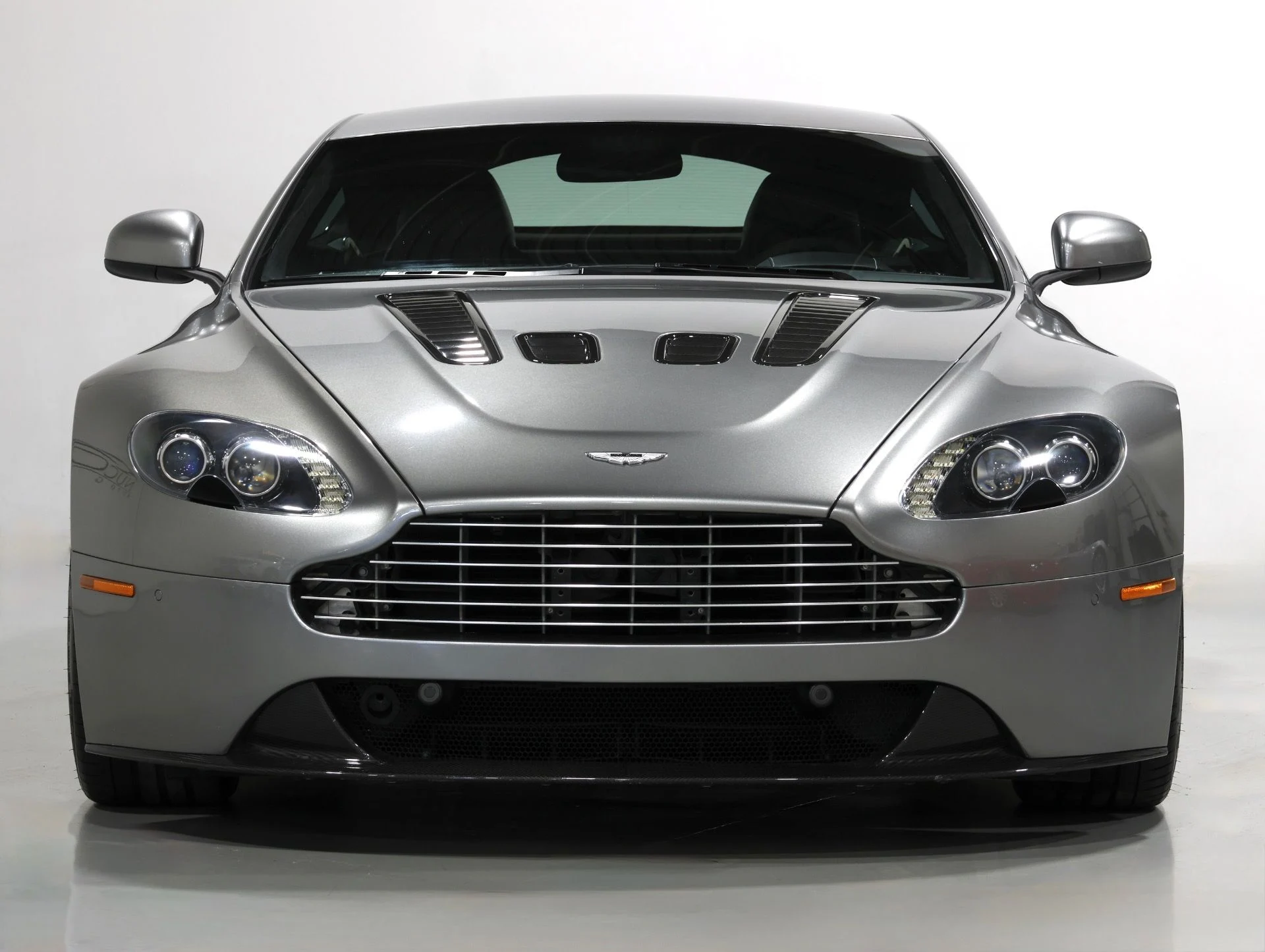 mph011_3818525712_Used_2012_Aston_Martin_V12_Vantage_Rare_6_Speed_Manual_Over_200_K_MSRP_20_K_In_Recent_Maintenance_1770846605_0581664a14