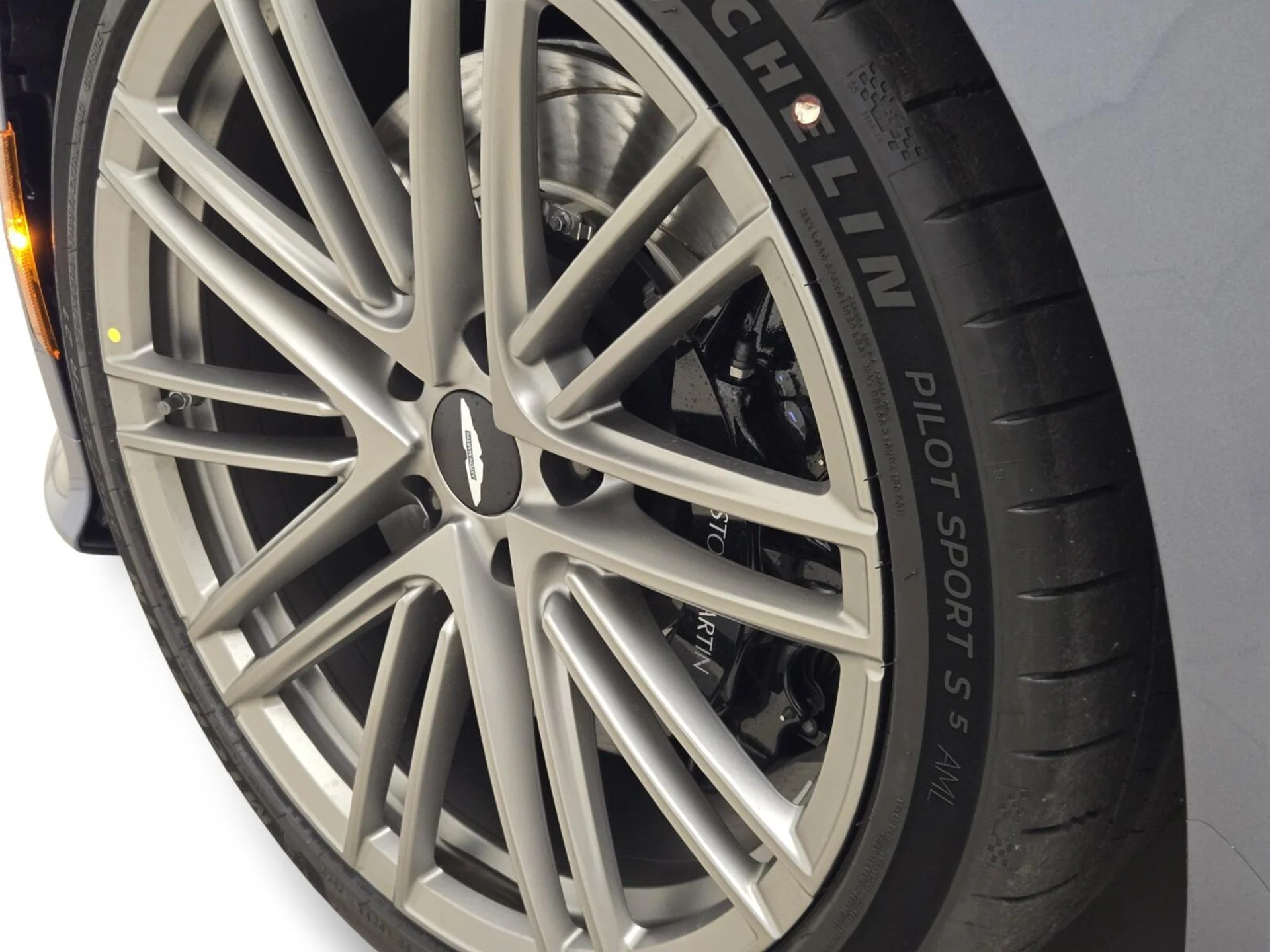 mph011_3828927959_New_2026_Aston_Martin_DB_12_1768889913_e7ce120585