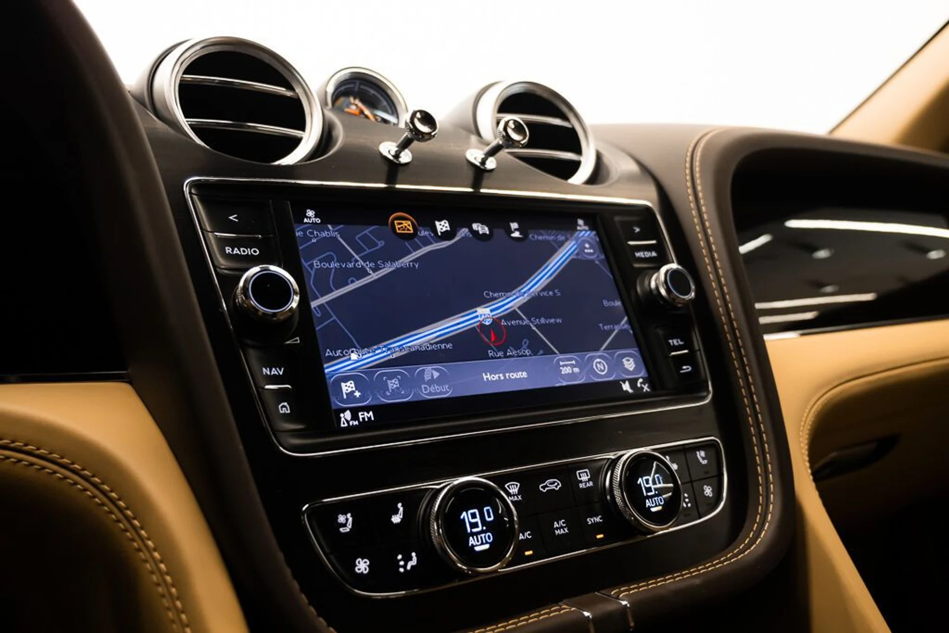 mph011_3829145523_bentley_bentayga_2017_jpg_v_1758918548_01faf8fa13