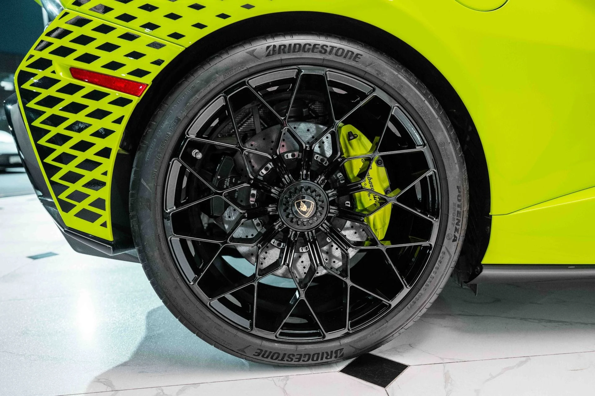 mph011_3836525449_Used_2022_Lamborghini_Huracan_STO_Coupe_1765561049_ea6c5ff336