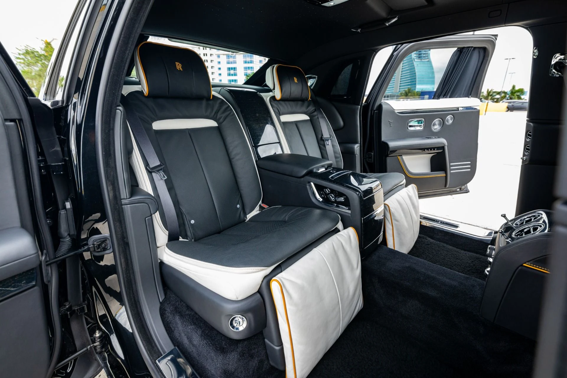 mph011_3836634960_Used_2021_Rolls_Royce_Ghost_EWB_1768869200_4318cdeebb