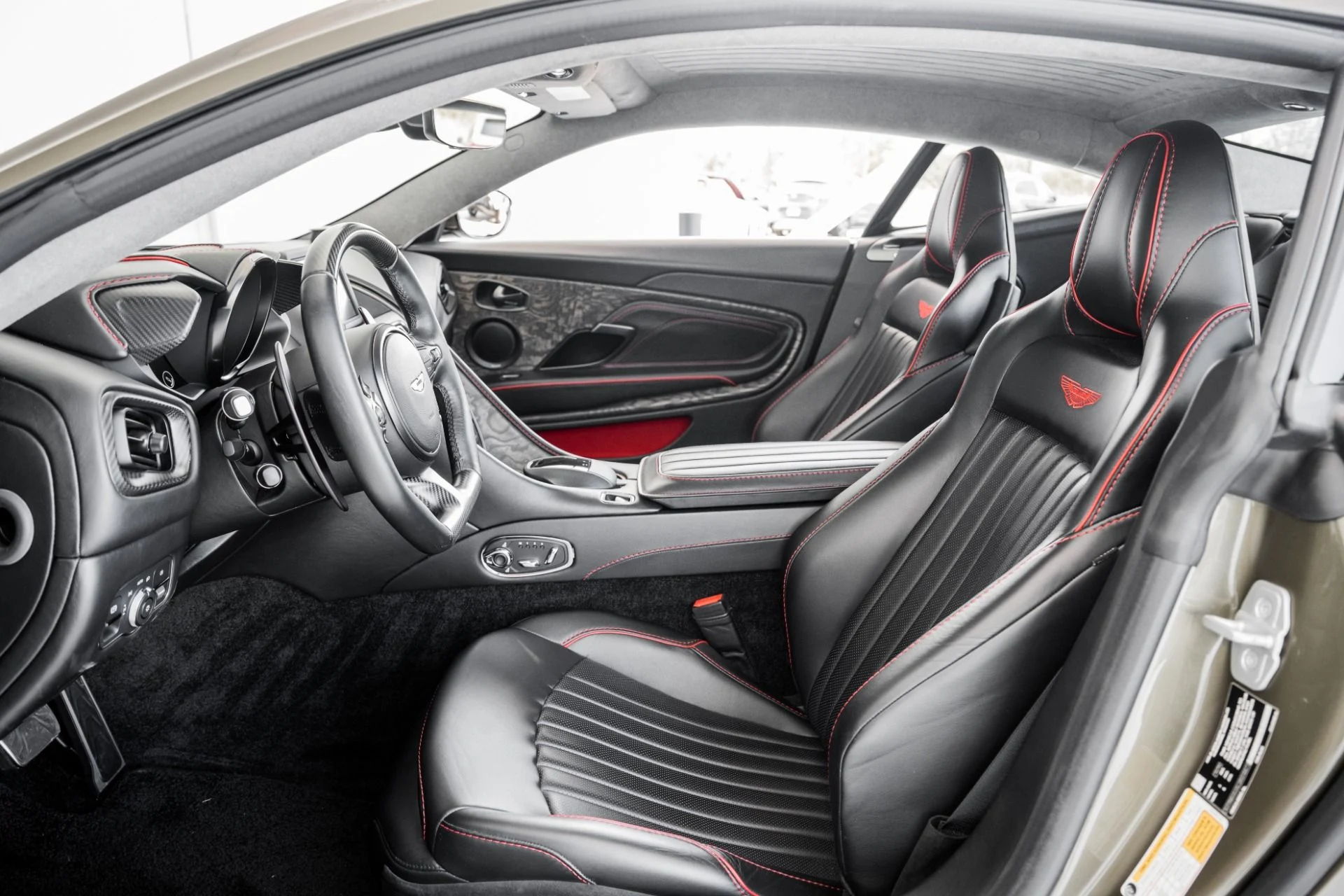 mph011_3840503407_Used_2020_Aston_Martin_DBS_Superleggera_007_OHMSS_Edition_1679175025_f0c4bd1ffa