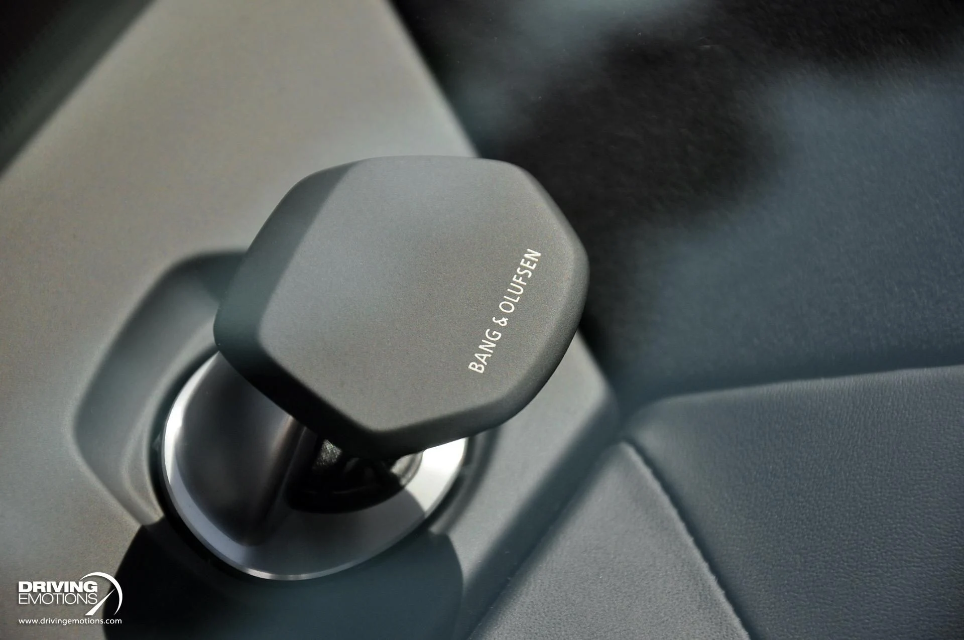 mph011_3843635488_801_p12_l_4cbad6102a