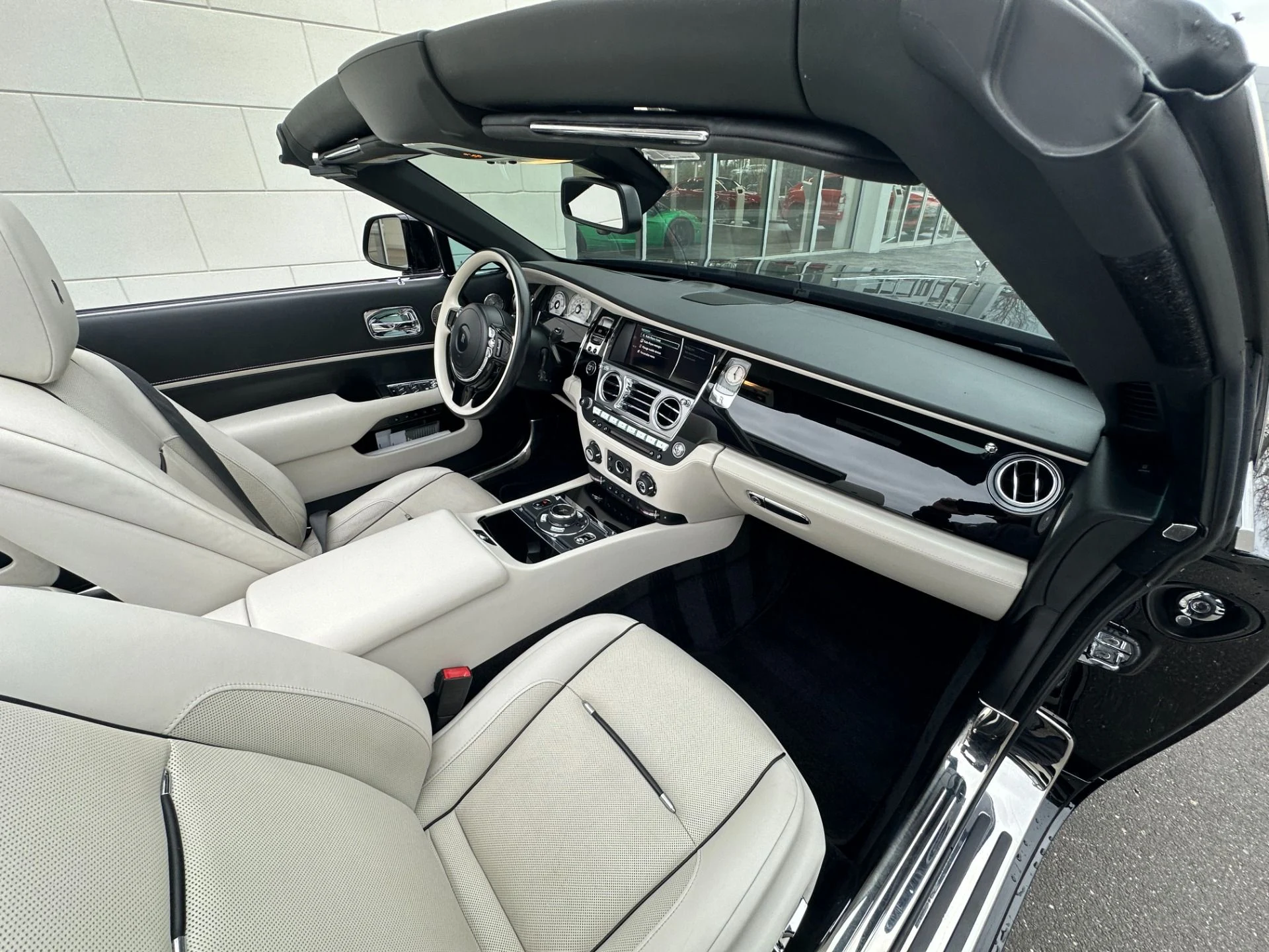 mph011_3843660050_Used_2018_Rolls_Royce_Dawn_1773697546_fa2a3a8ee7