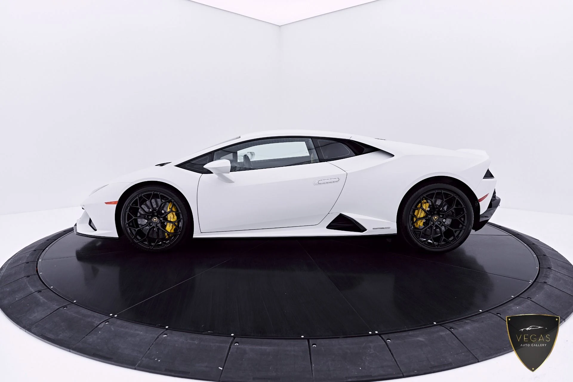 mph011_3846057248_Used_2022_Lamborghini_Huracan_EVO_Base_1782344254_6328b6b888