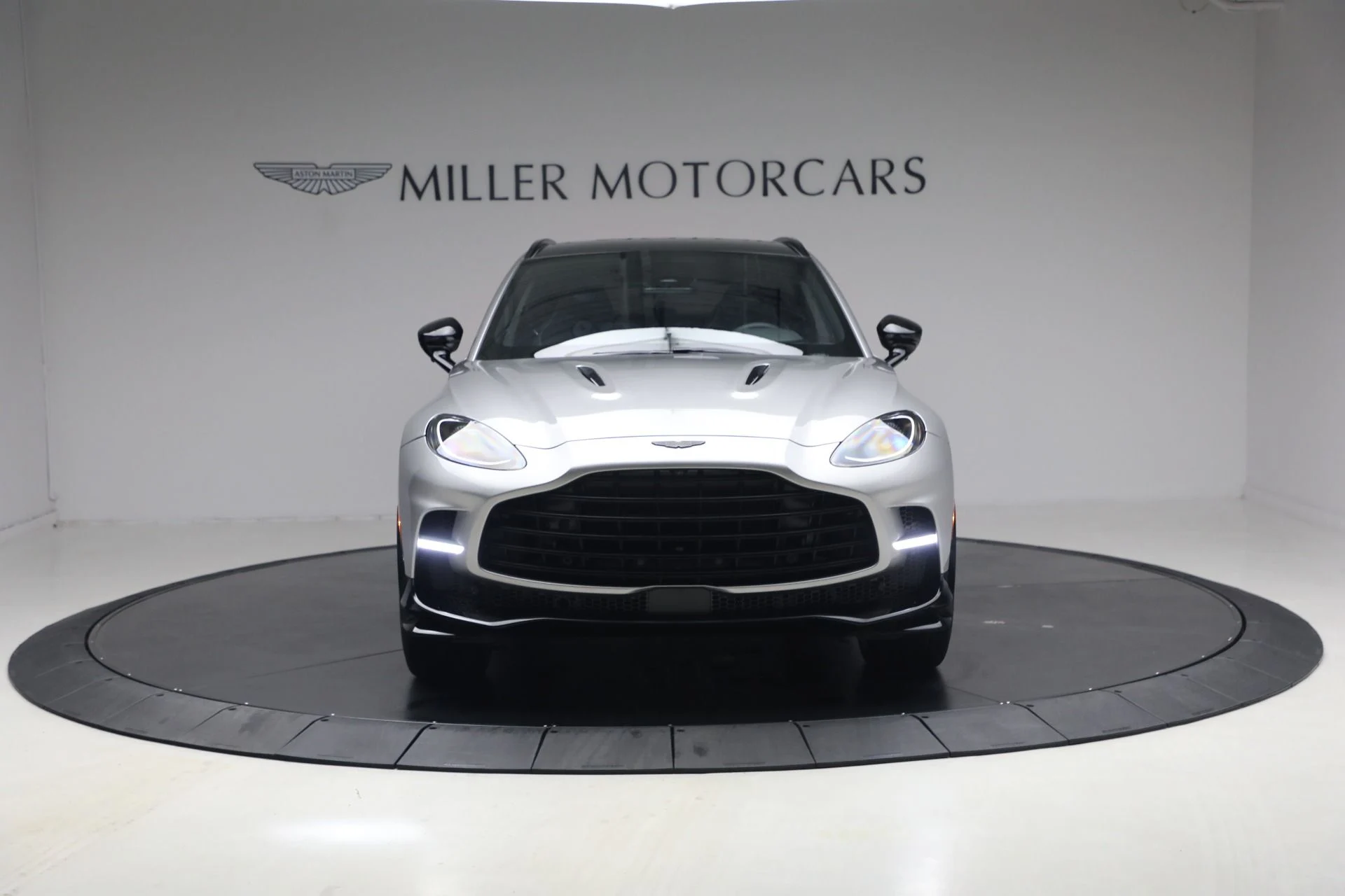 mph011_3848315714_New_2026_Aston_Martin_DBX_707_1767813169_76dc02691b