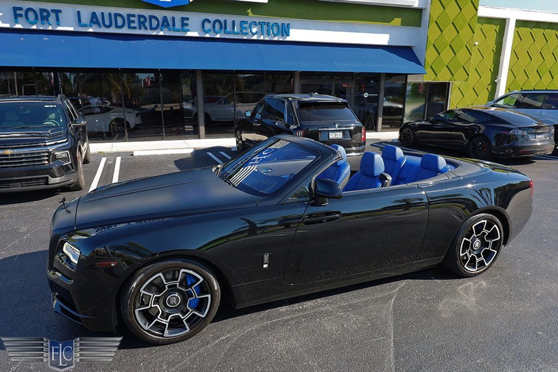 mph011_3861728952_used_2018_rolls_royce_dawn_blackbadgeconvertible_6305_22965393_12_1024_dc6a954d5f