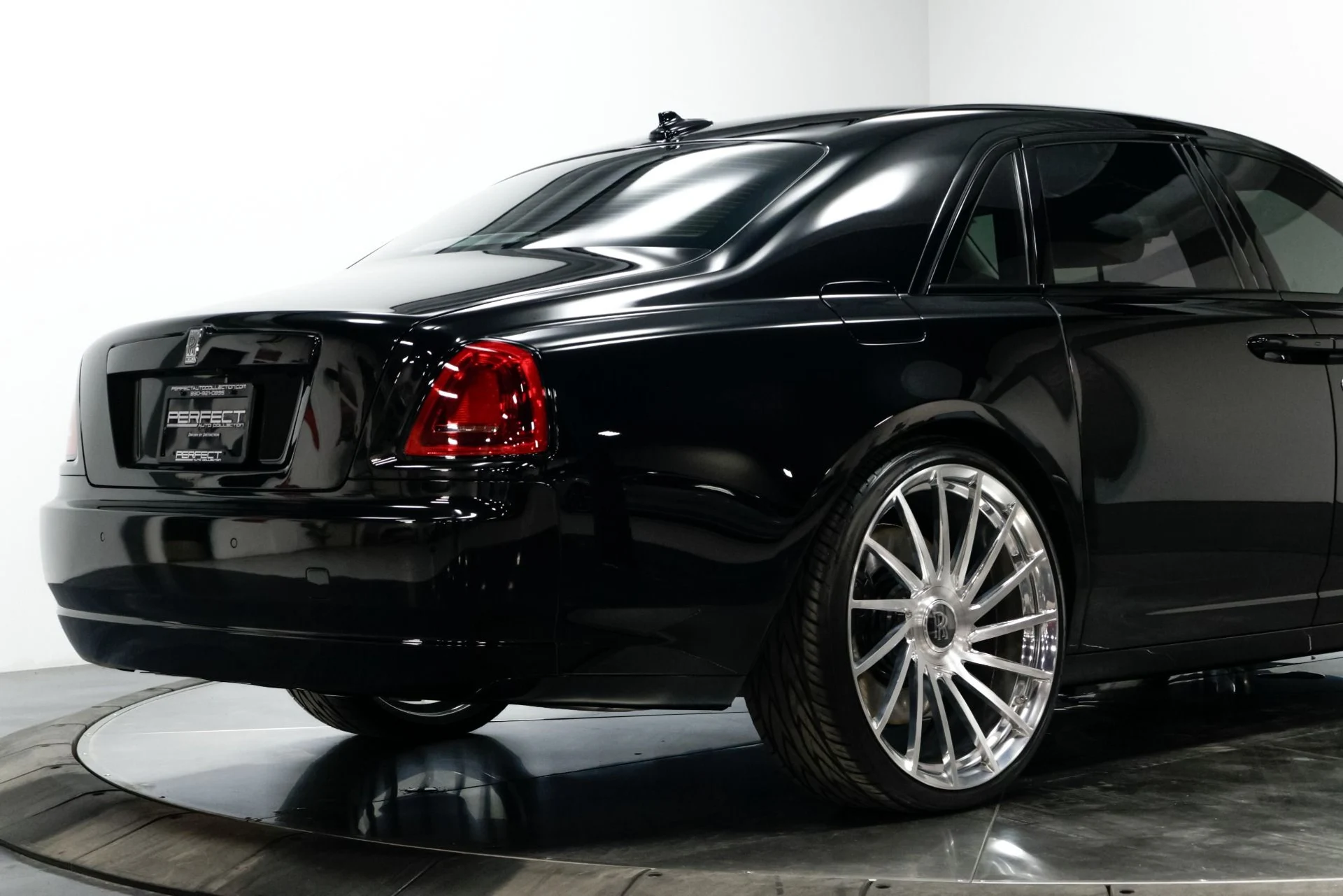 mph011_386227622_Used_2015_Rolls_Royce_Ghost_Base_1760537897_5cba80f1bd