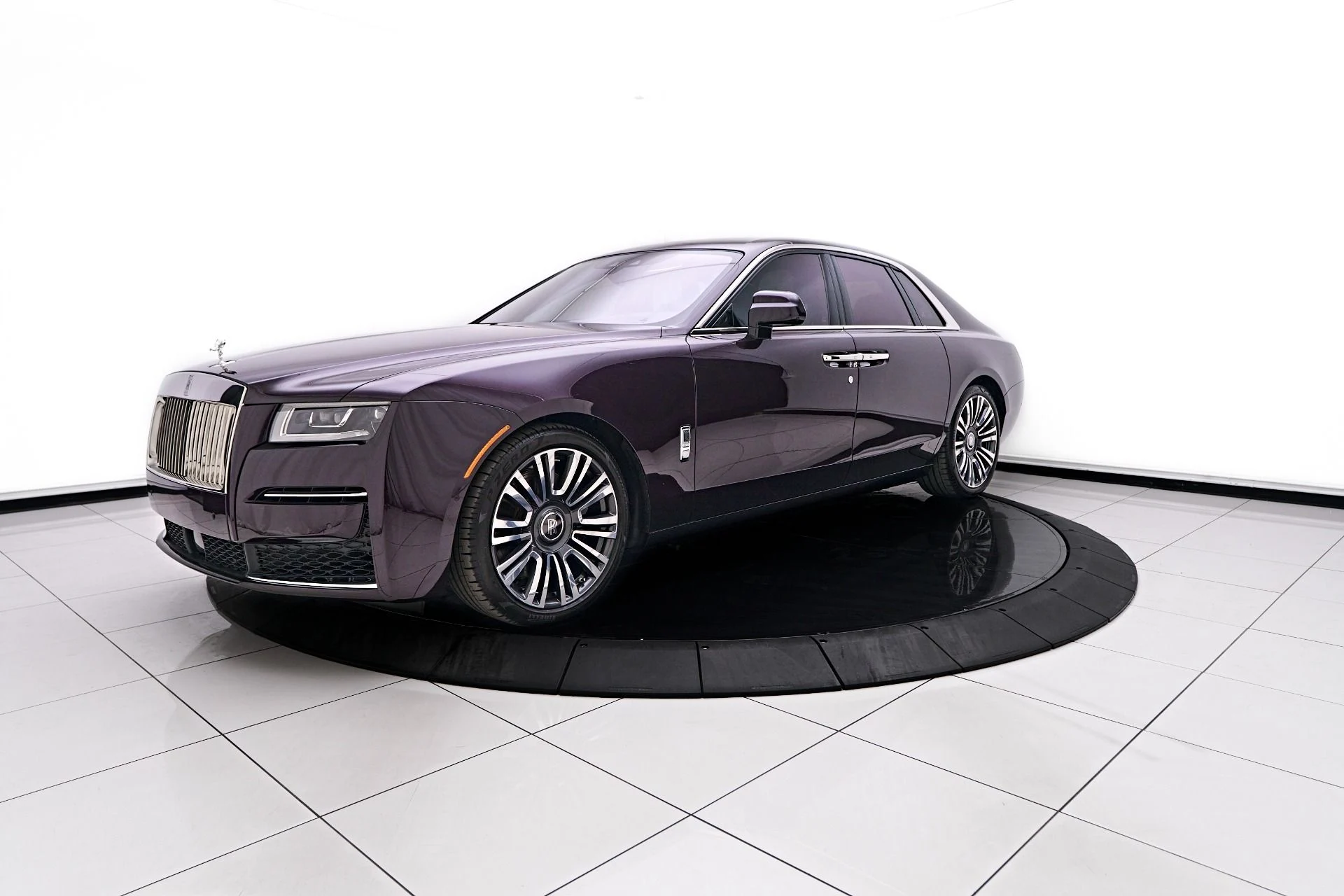 mph011_3865664222_Used_2024_Rolls_Royce_Ghost_Base_1752169894_ddf27c692c