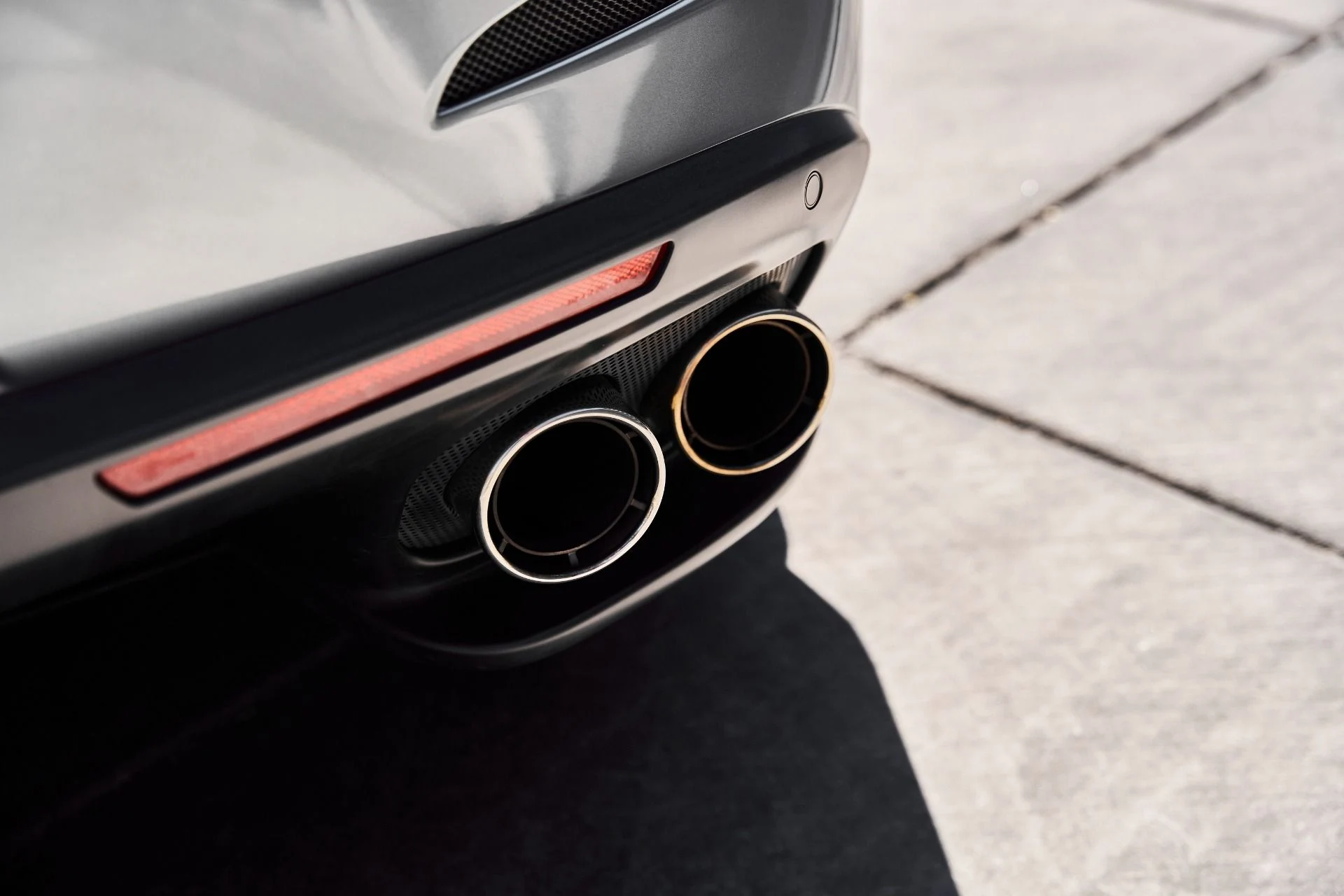 mph011_3866216662_Used_2018_Ferrari_GTC_4_Lusso_V12_1775612004_599a26c3b9