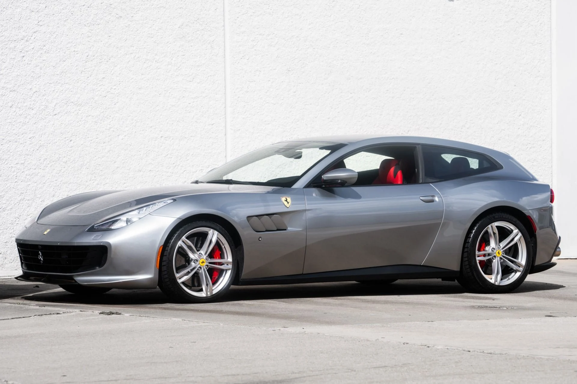 mph011_3884516952_Used_2019_Ferrari_GTC_4_Lusso_1759771823_aa6c097fe9