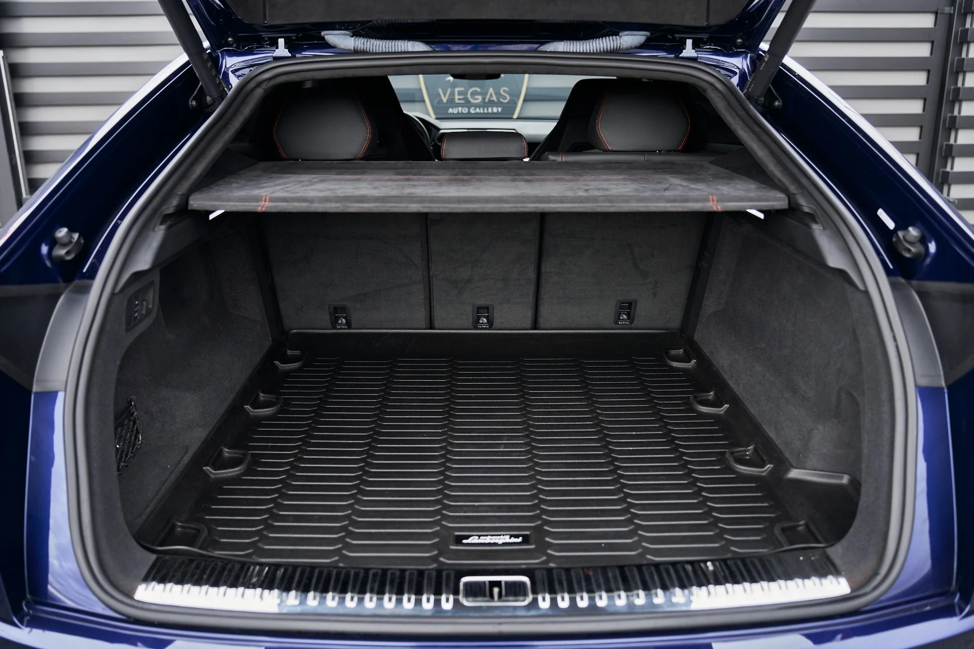 mph011_3887152787_Used_2021_Lamborghini_Urus_1763157041_700fd18377