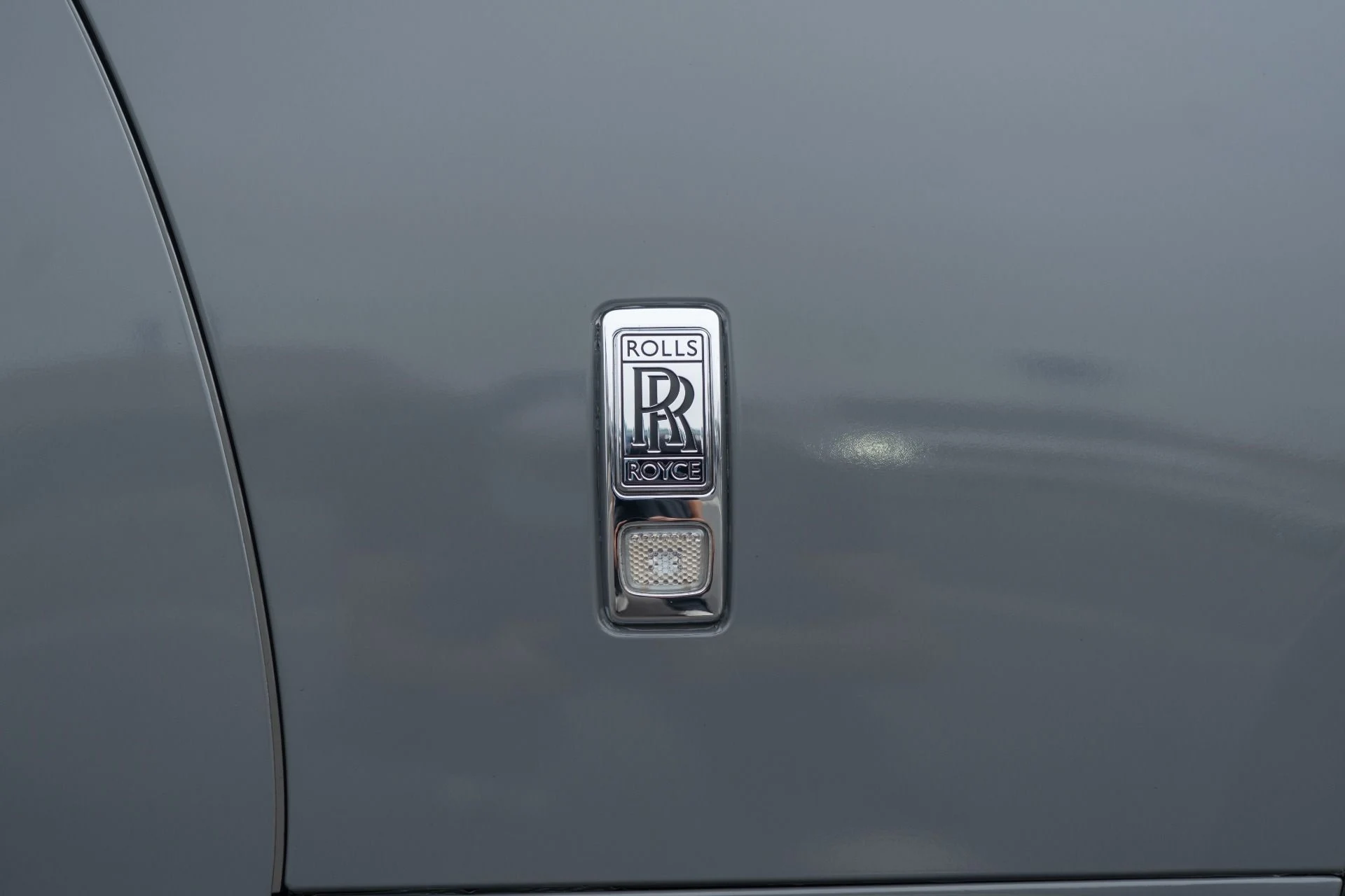 mph011_3890832768_Used_2017_Rolls_Royce_Dawn_1759961826_ccf2d0c1bc