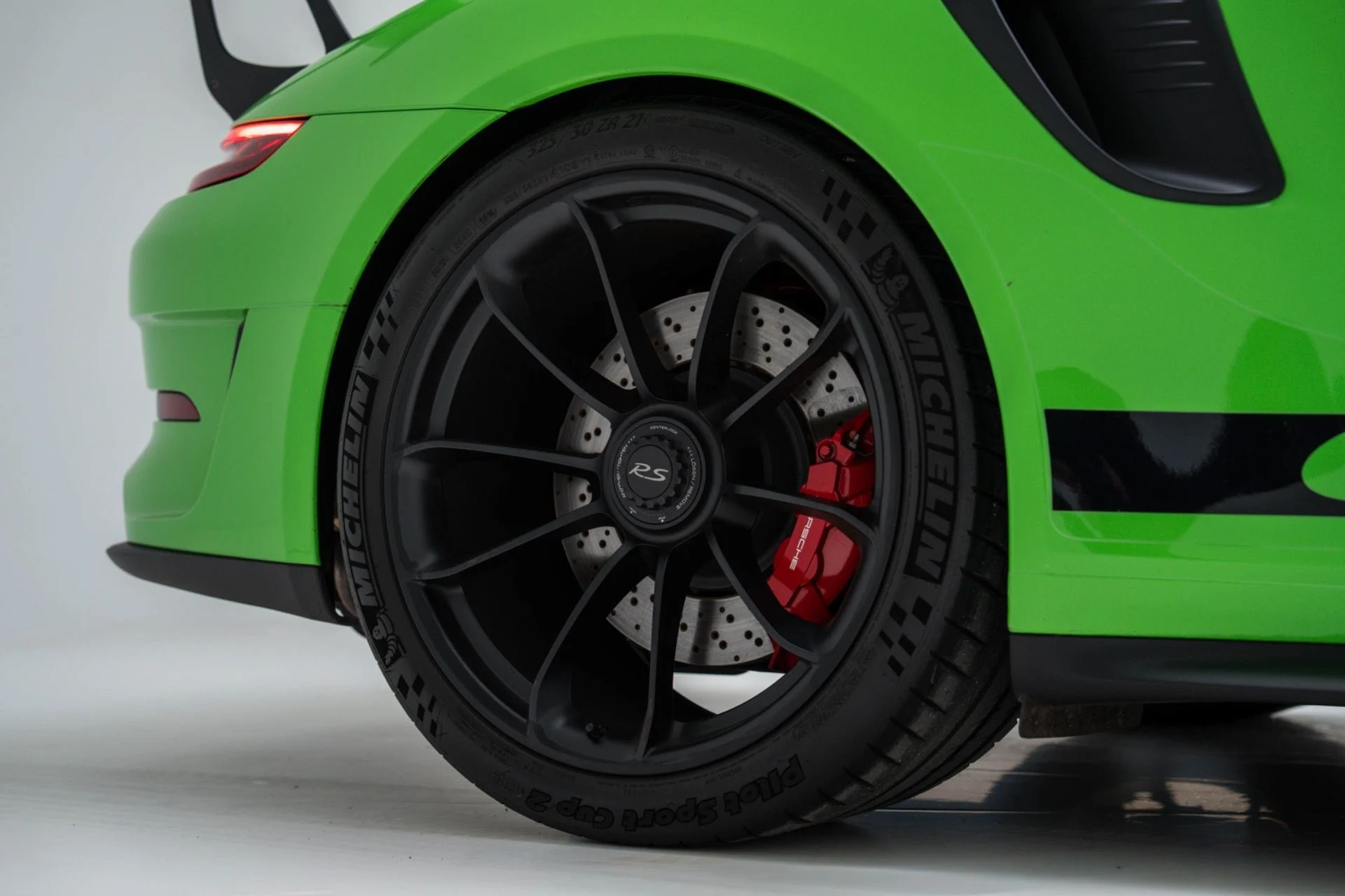 mph011_3898138176_Used_2019_Porsche_911_GT_3_RS_1774471162_33cb0ffba3