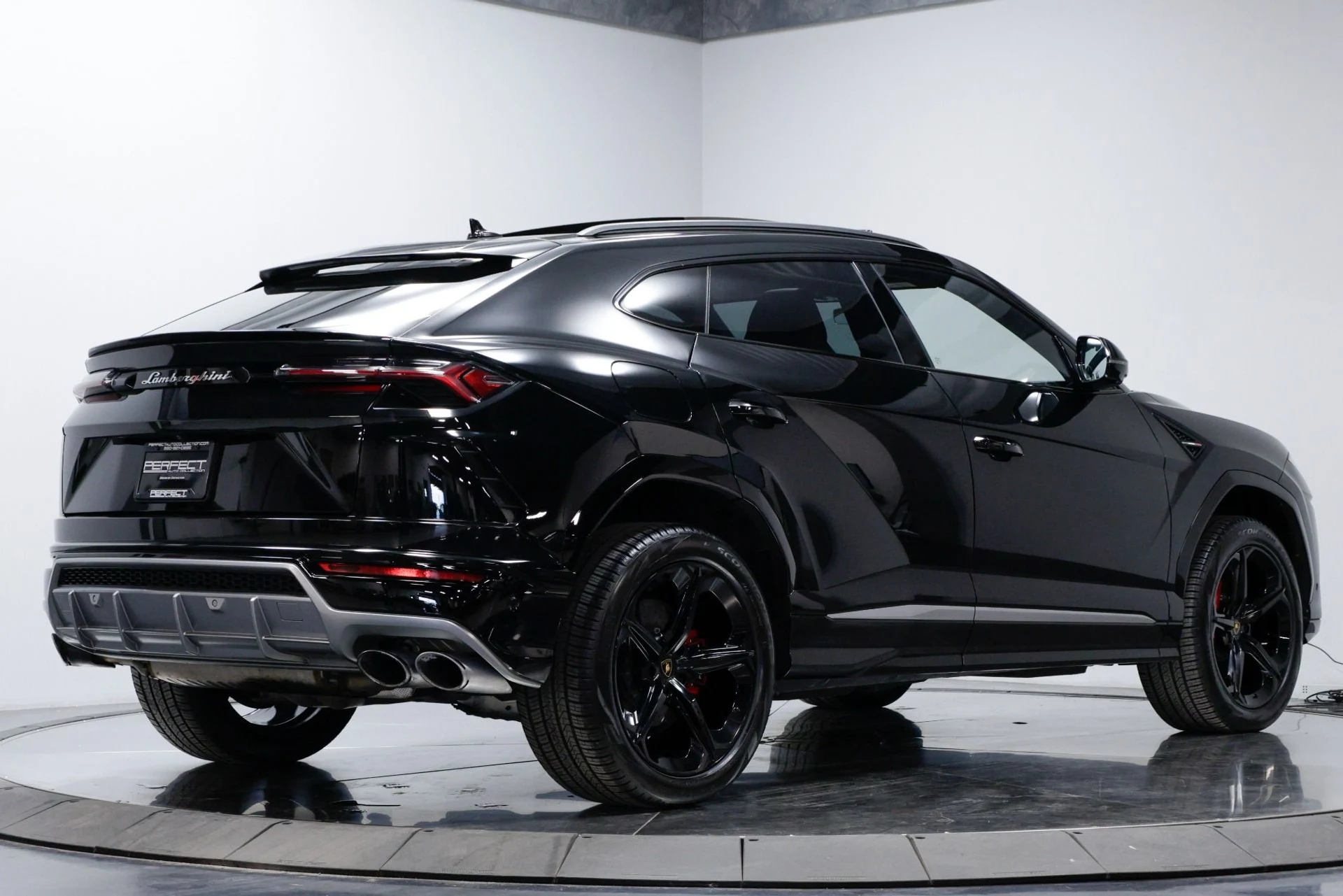 mph011_3898450066_Used_2019_Lamborghini_Urus_1760386129_f19a2c5c6d